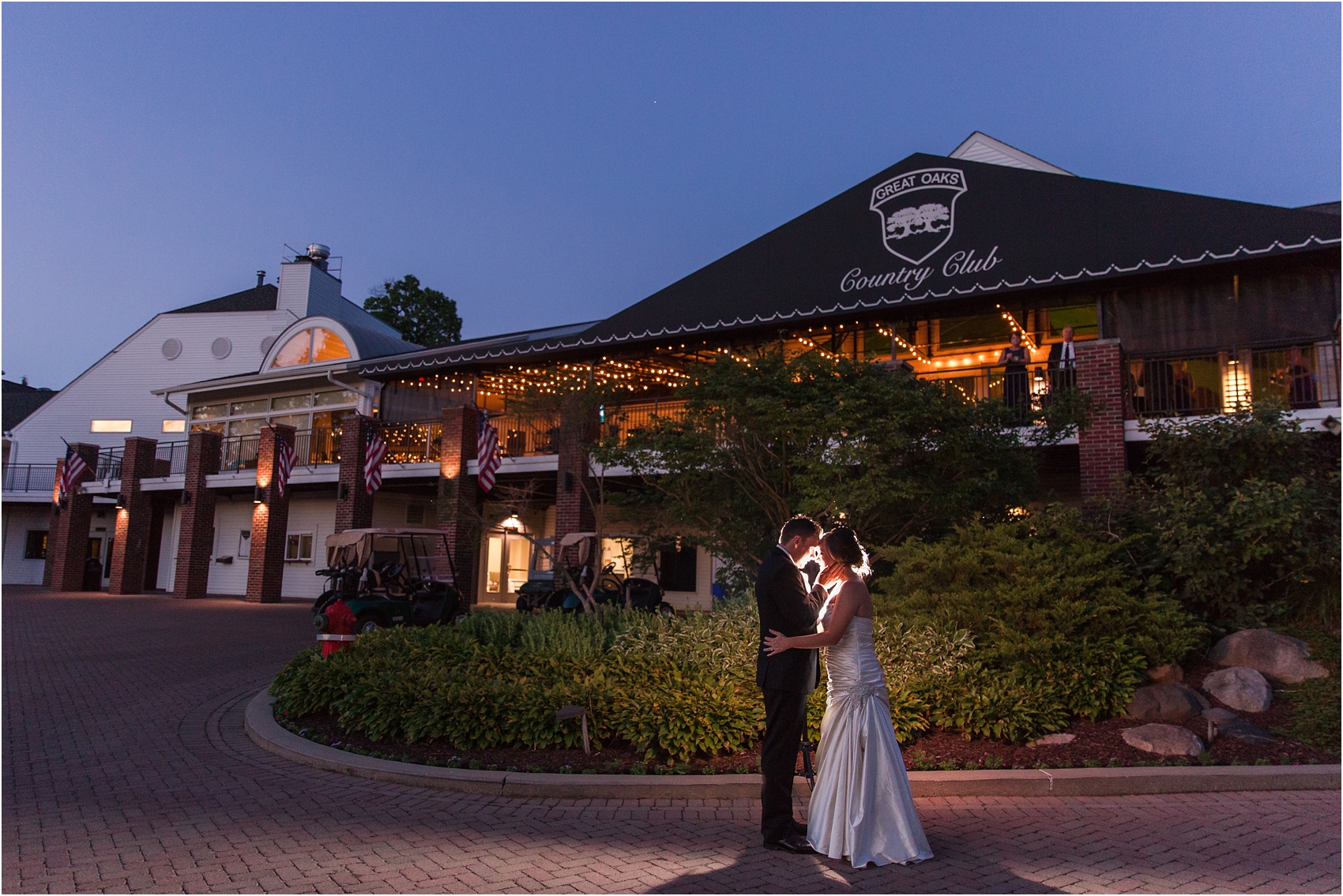 classic-wedding-photos-at-great-oaks-country-club-in-rochester-hills-mi-by-courtney-carolyn-photography_0119.jpg
