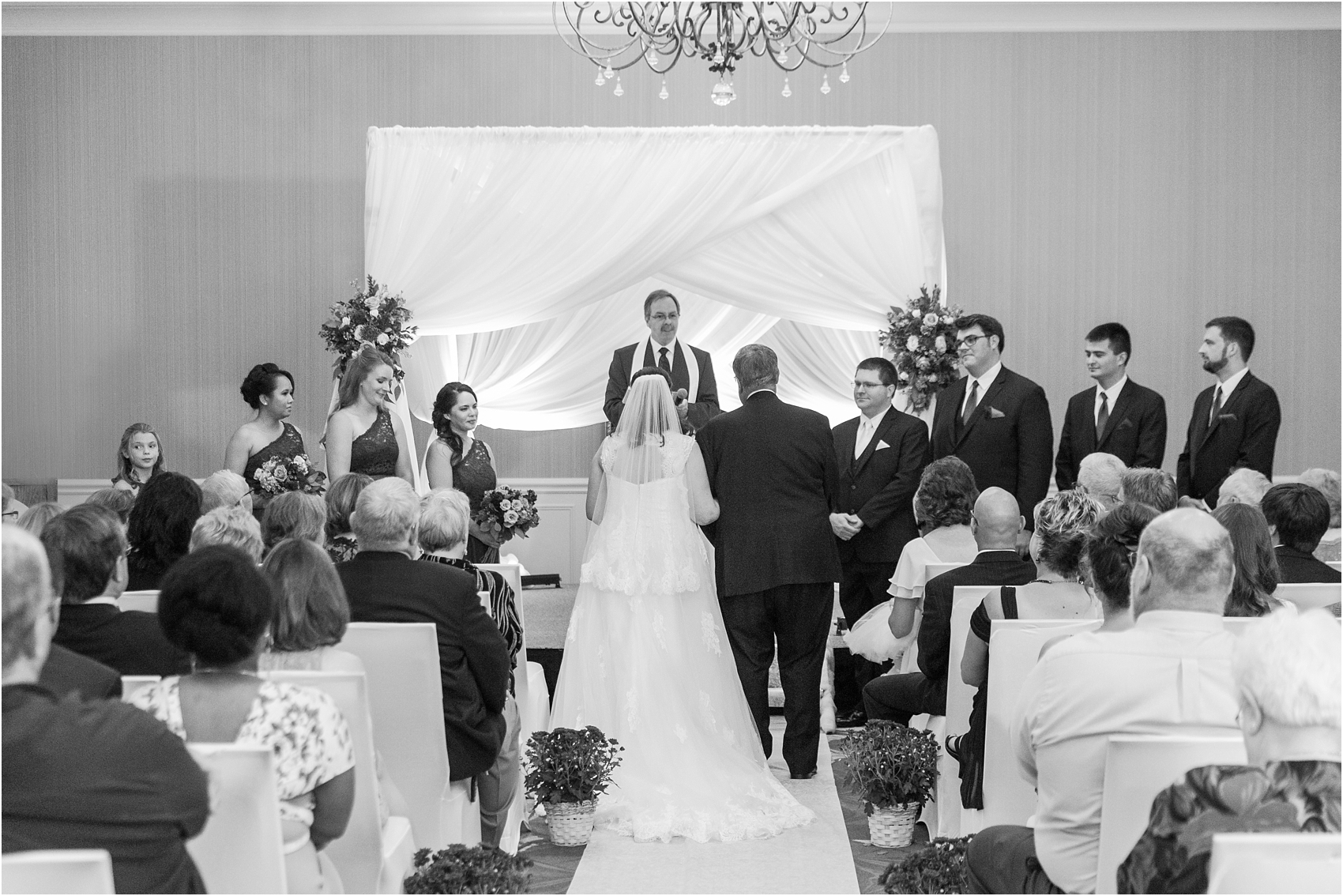 modern-and-elegant-wedding-photos-at-kensington-court-in-ann-arbor-mi-by-courtney-carolyn-photography_0080.jpg