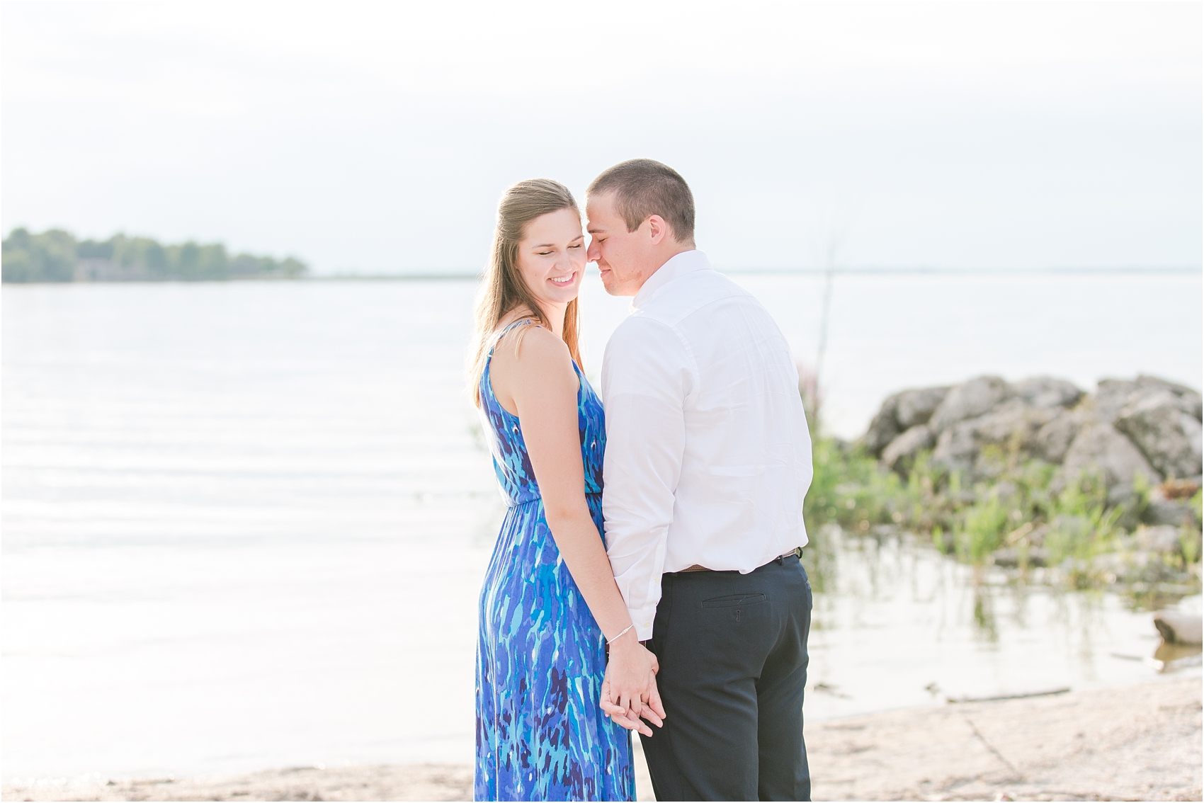 light-hearted-sunset-engagement-photos-at-the-beach-in-oregon-oh-by-courtney-carolyn-photography_0021.jpg
