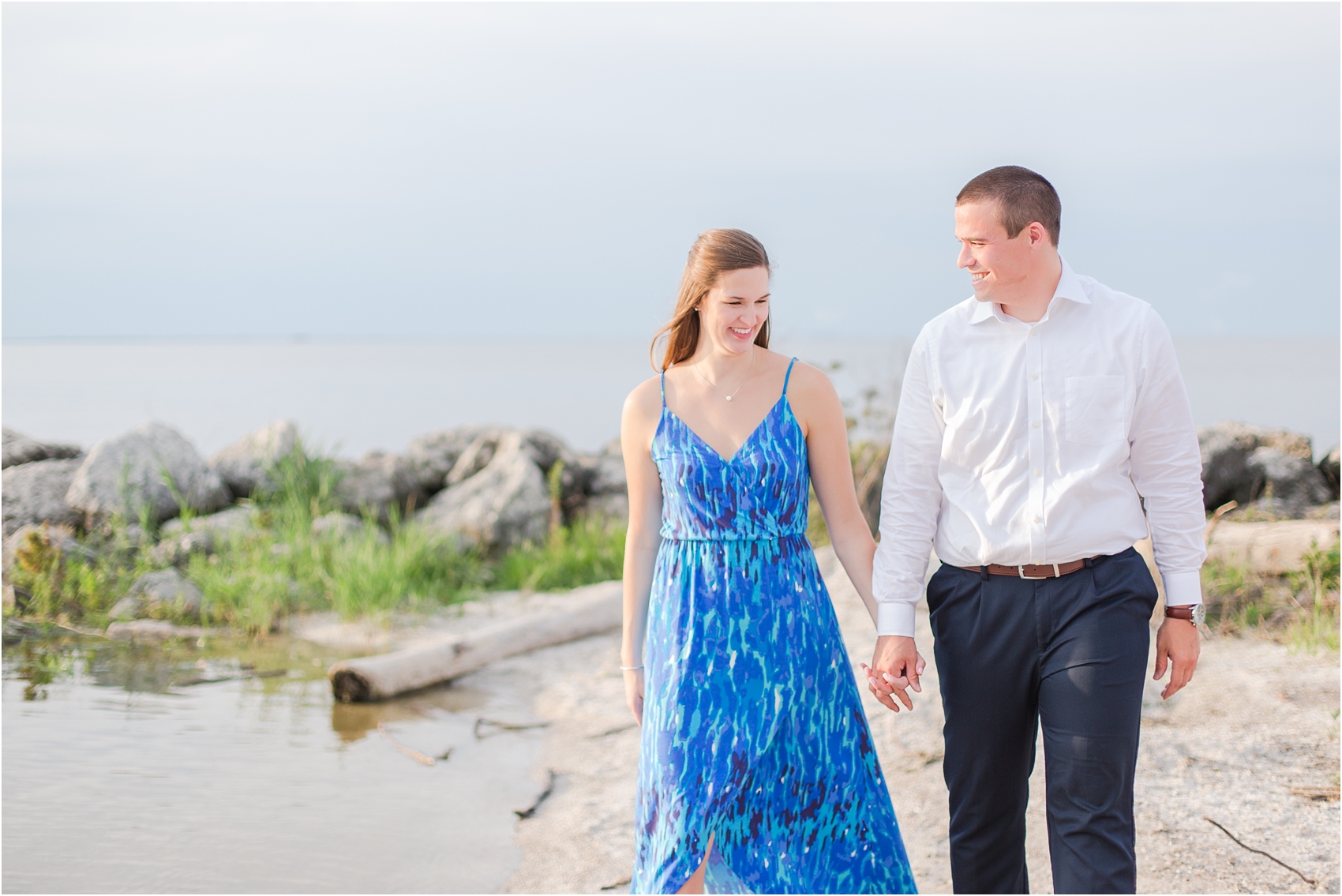 light-hearted-sunset-engagement-photos-at-the-beach-in-oregon-oh-by-courtney-carolyn-photography_0028.jpg