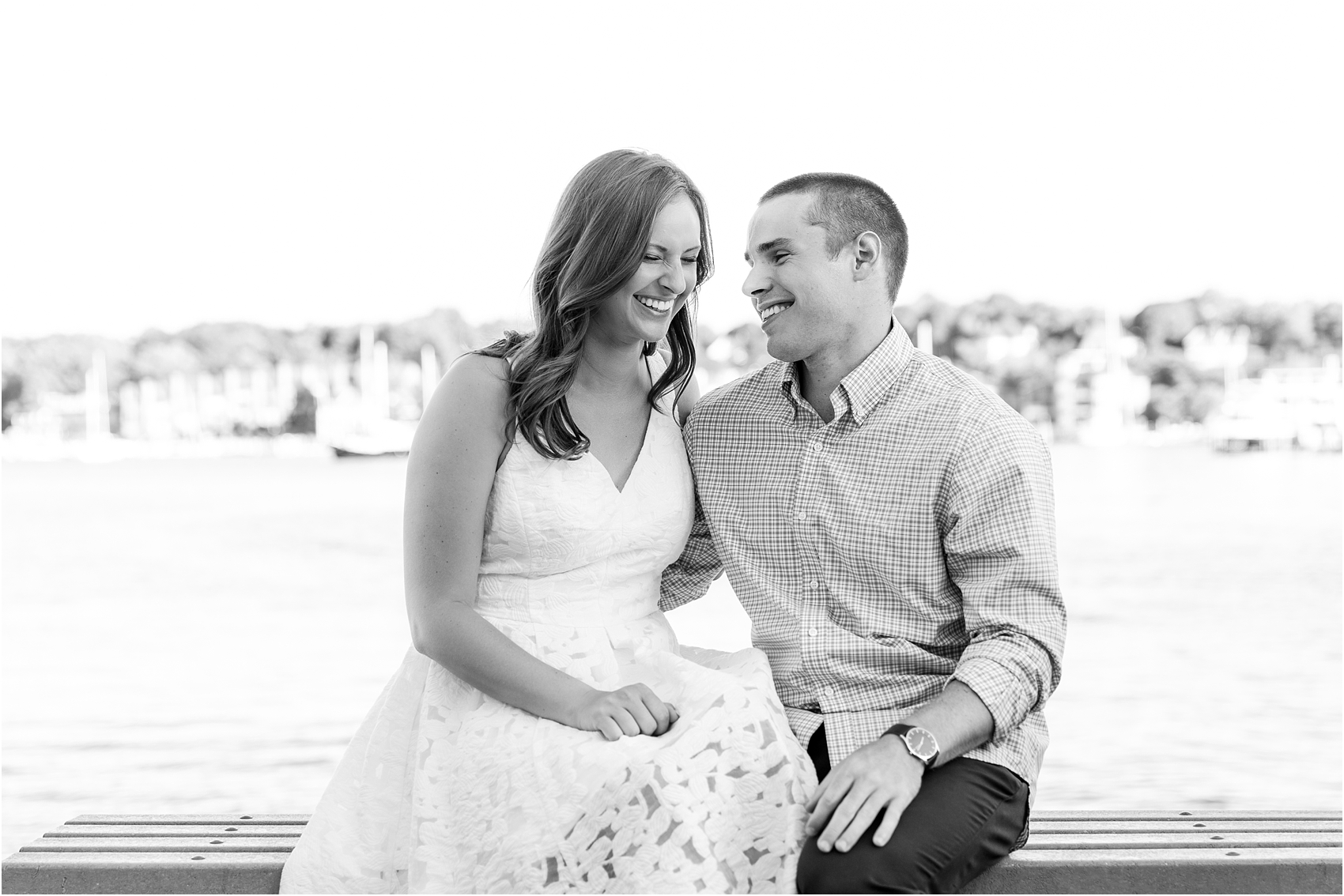 romantic-sunset-engagement-photos-at-the-lighthouse-in-charlevoix-mi-by-courtney-carolyn-photography_0003.jpg