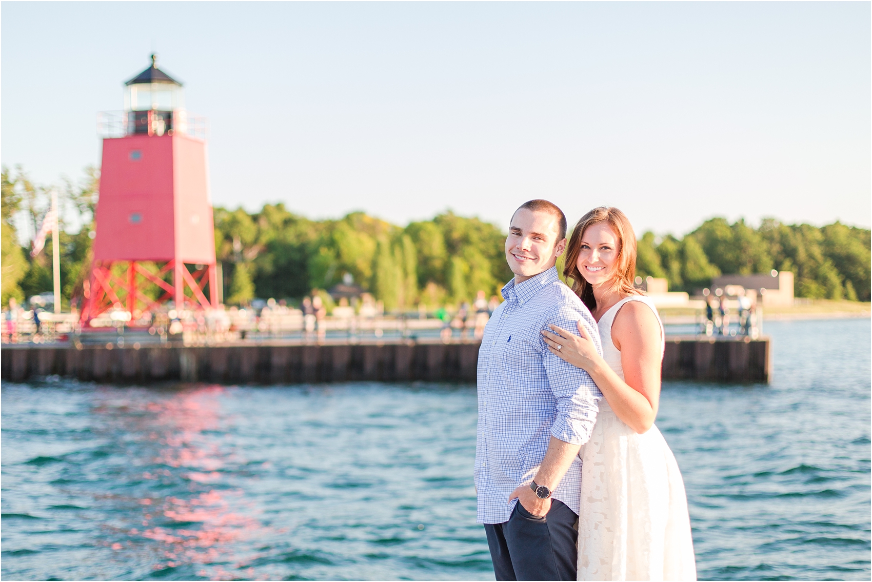 romantic-sunset-engagement-photos-at-the-lighthouse-in-charlevoix-mi-by-courtney-carolyn-photography_0007.jpg
