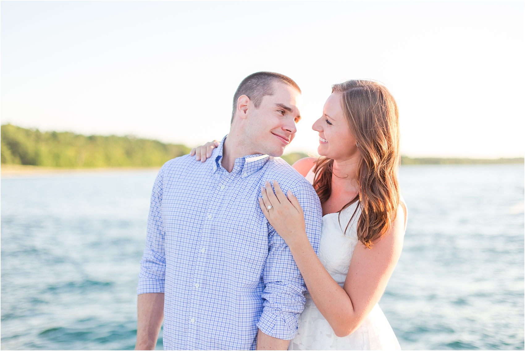 romantic-sunset-engagement-photos-at-the-lighthouse-in-charlevoix-mi-by-courtney-carolyn-photography_0014.jpg