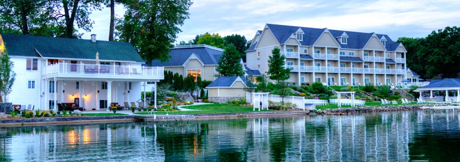 hotels-and-motels-Baypointe-Inn-1500x530.jpg