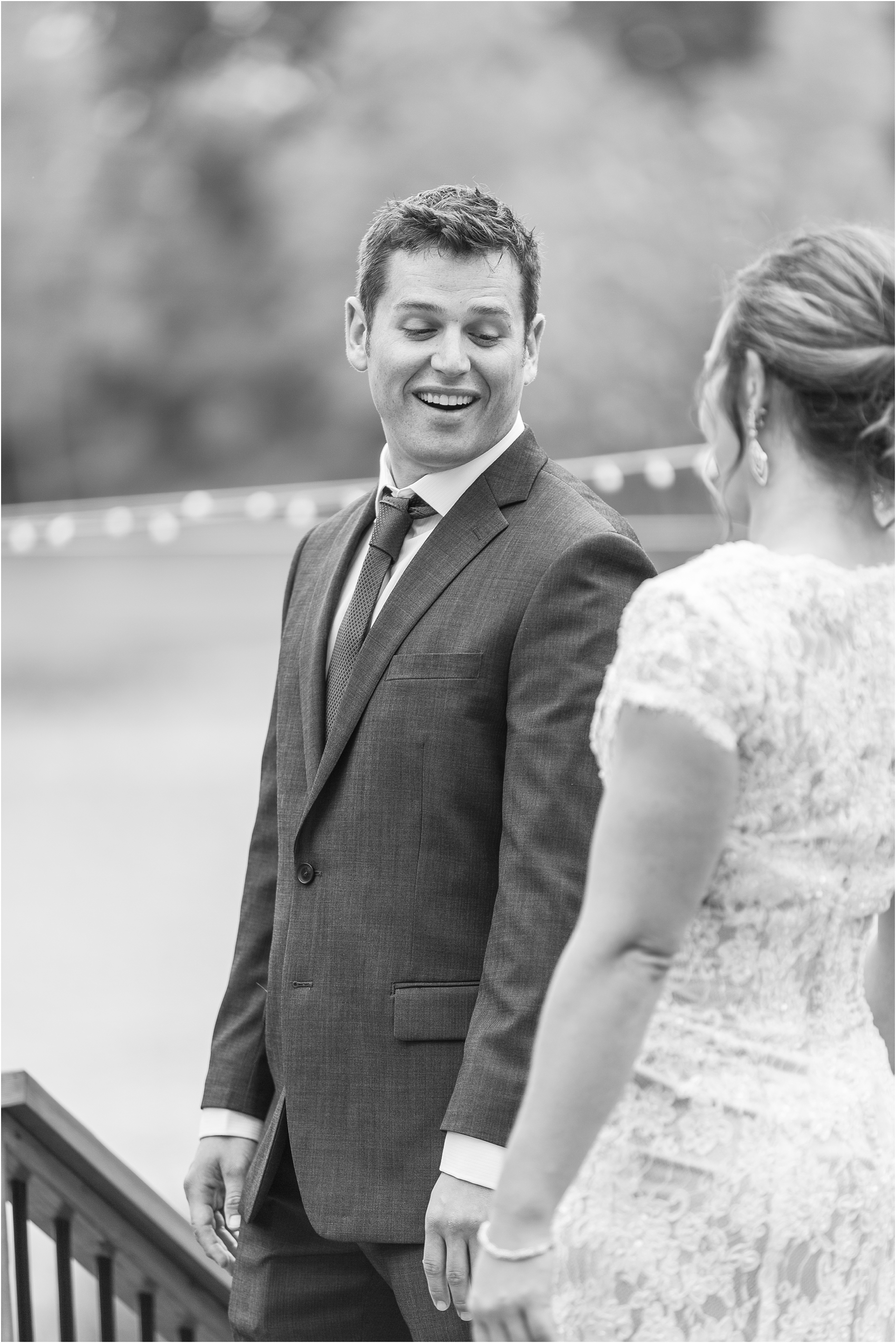 romantic-intimate-backyard-wedding-photos-at-private-estate-in-ann-arbor-mi-by-courtney-carolyn-photography_0023.jpg