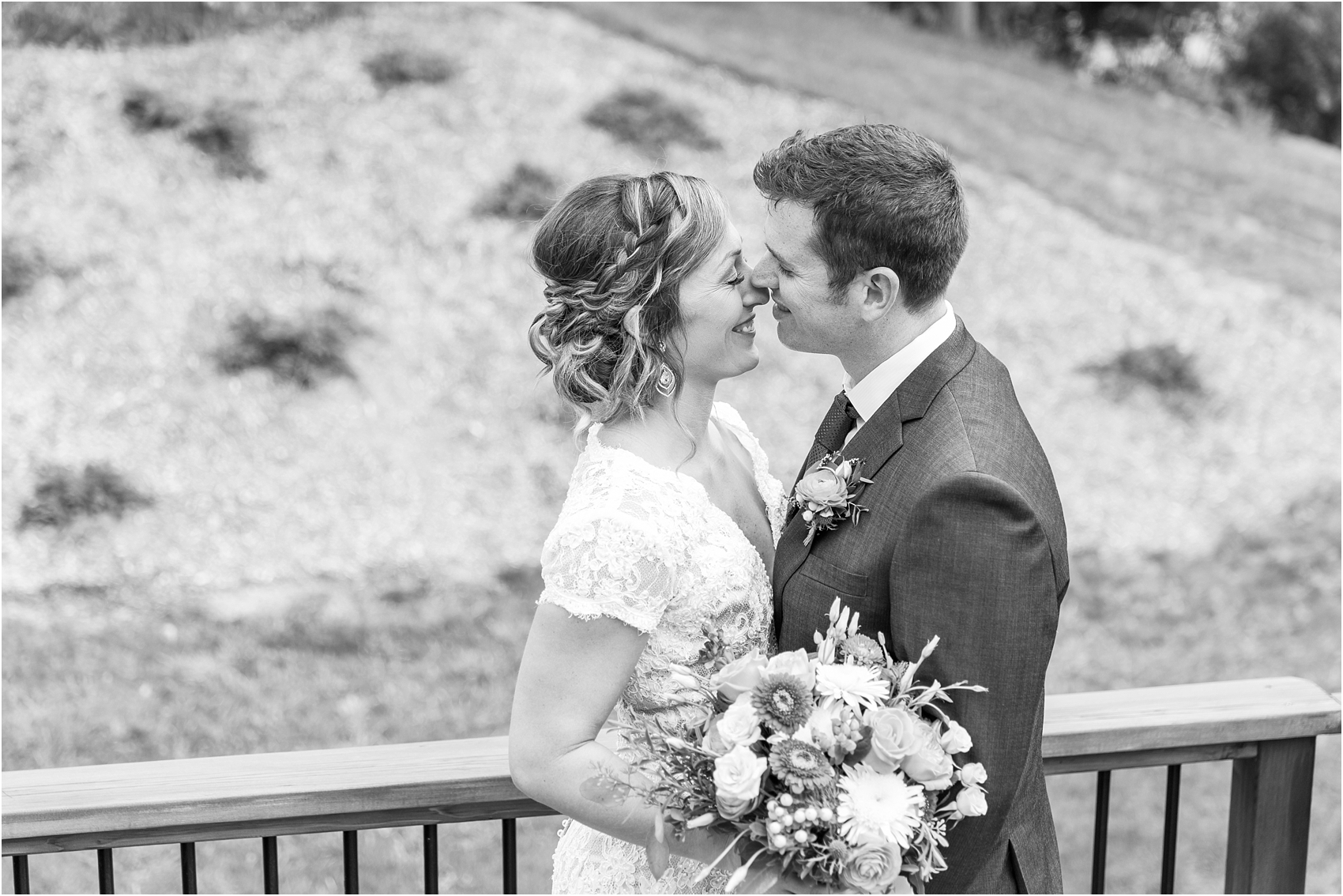 romantic-intimate-backyard-wedding-photos-at-private-estate-in-ann-arbor-mi-by-courtney-carolyn-photography_0033.jpg
