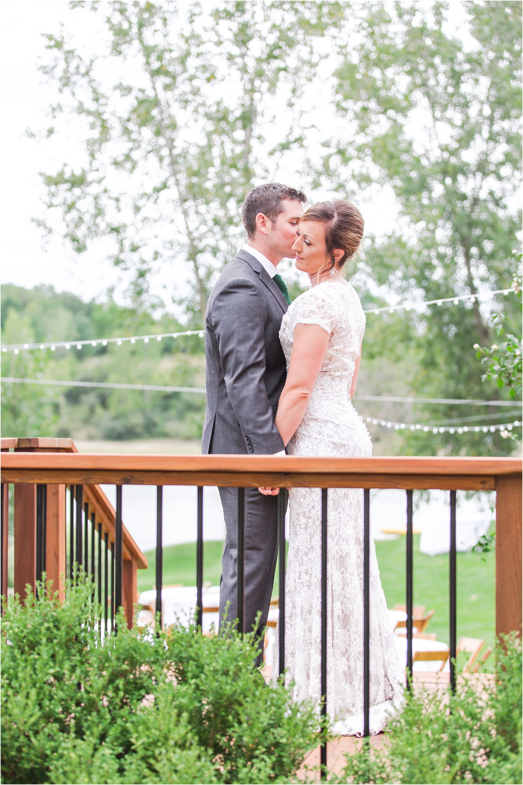 romantic-intimate-backyard-wedding-photos-at-private-estate-in-ann-arbor-mi-by-courtney-carolyn-photography_0032.jpg