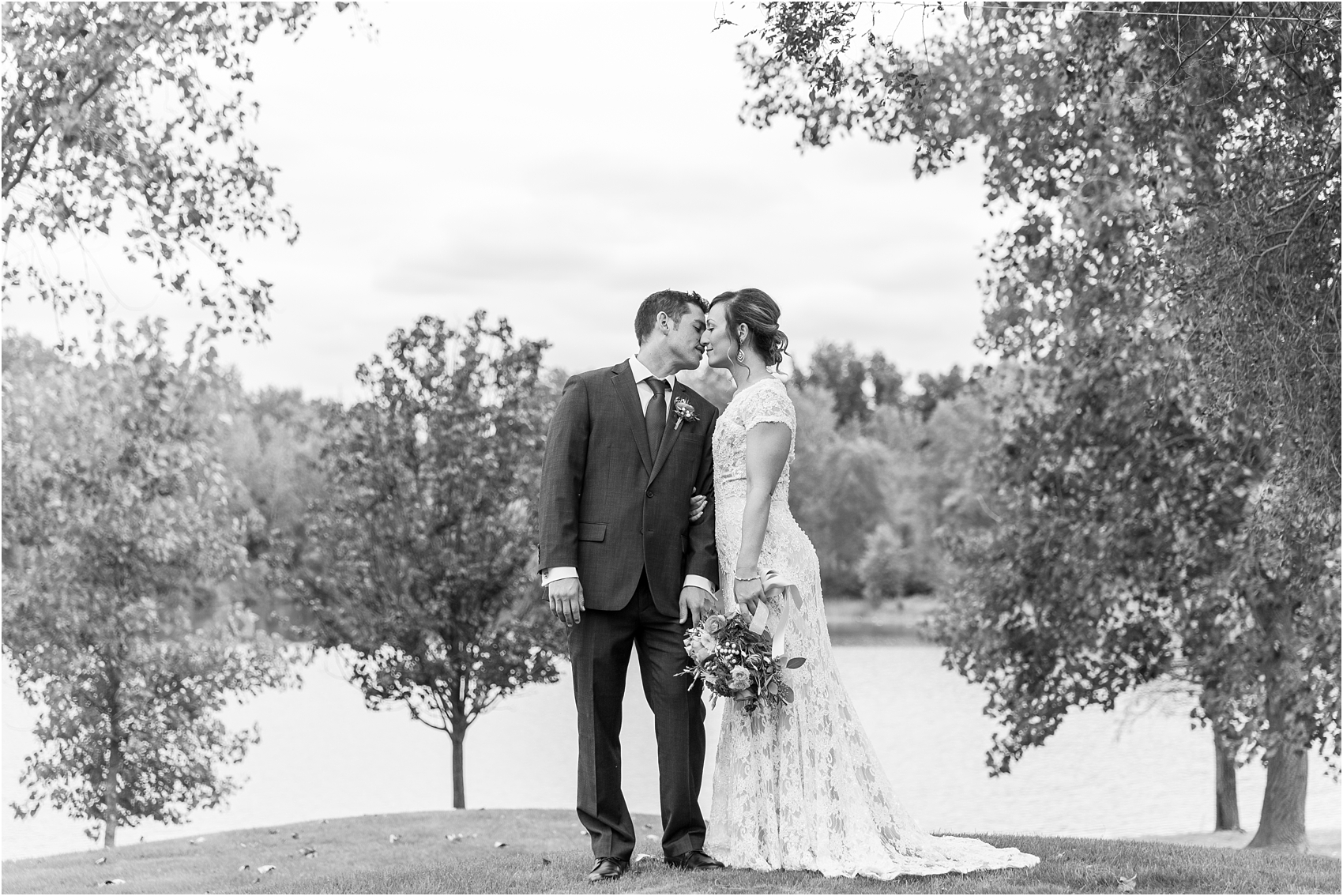 romantic-intimate-backyard-wedding-photos-at-private-estate-in-ann-arbor-mi-by-courtney-carolyn-photography_0043.jpg