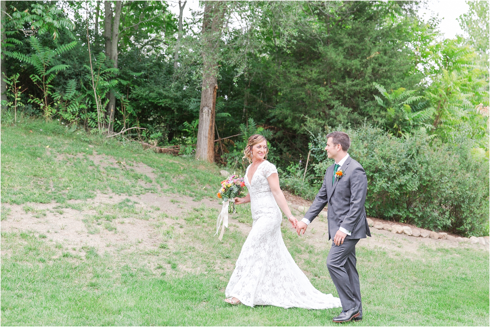 romantic-intimate-backyard-wedding-photos-at-private-estate-in-ann-arbor-mi-by-courtney-carolyn-photography_0046.jpg