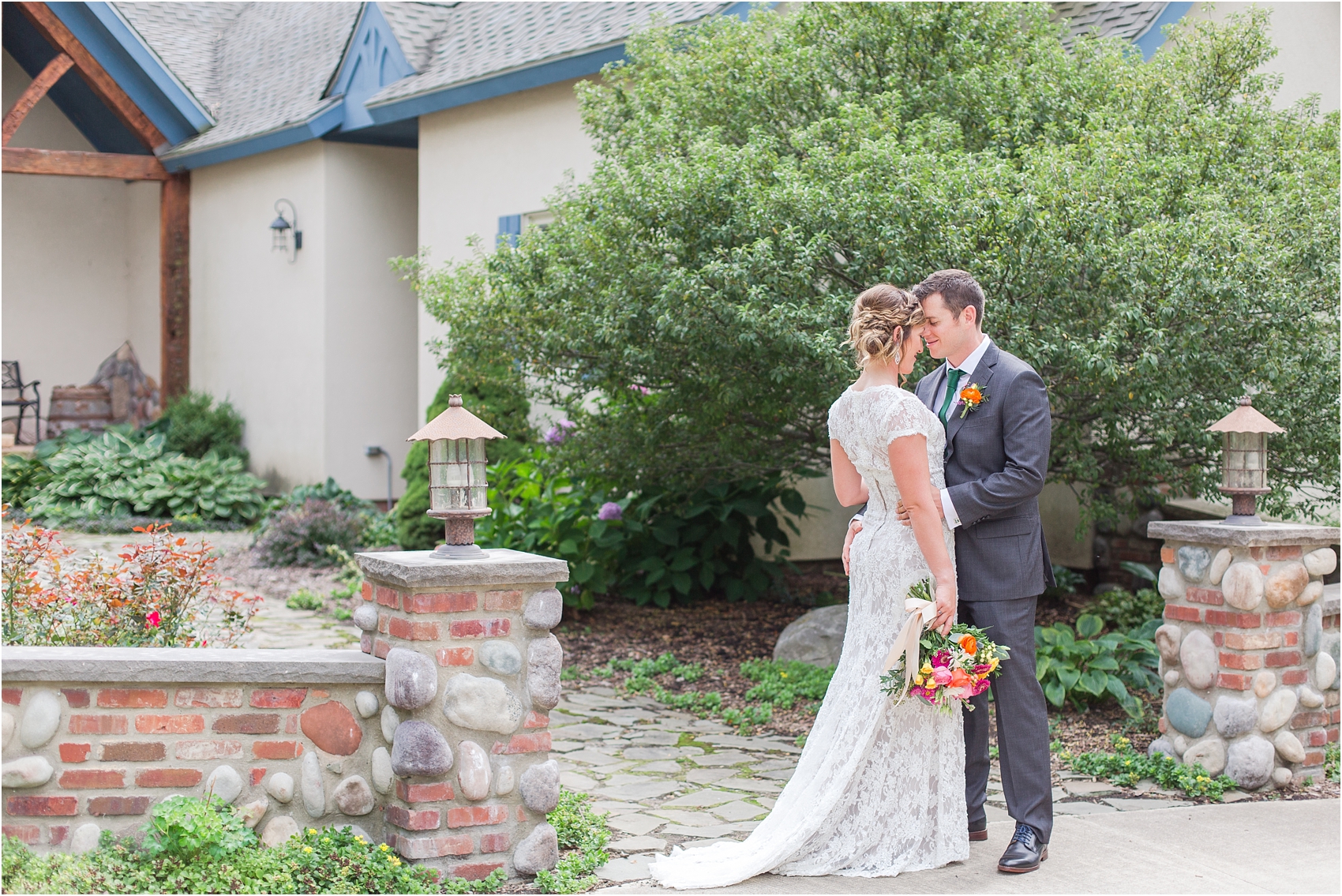 romantic-intimate-backyard-wedding-photos-at-private-estate-in-ann-arbor-mi-by-courtney-carolyn-photography_0051.jpg