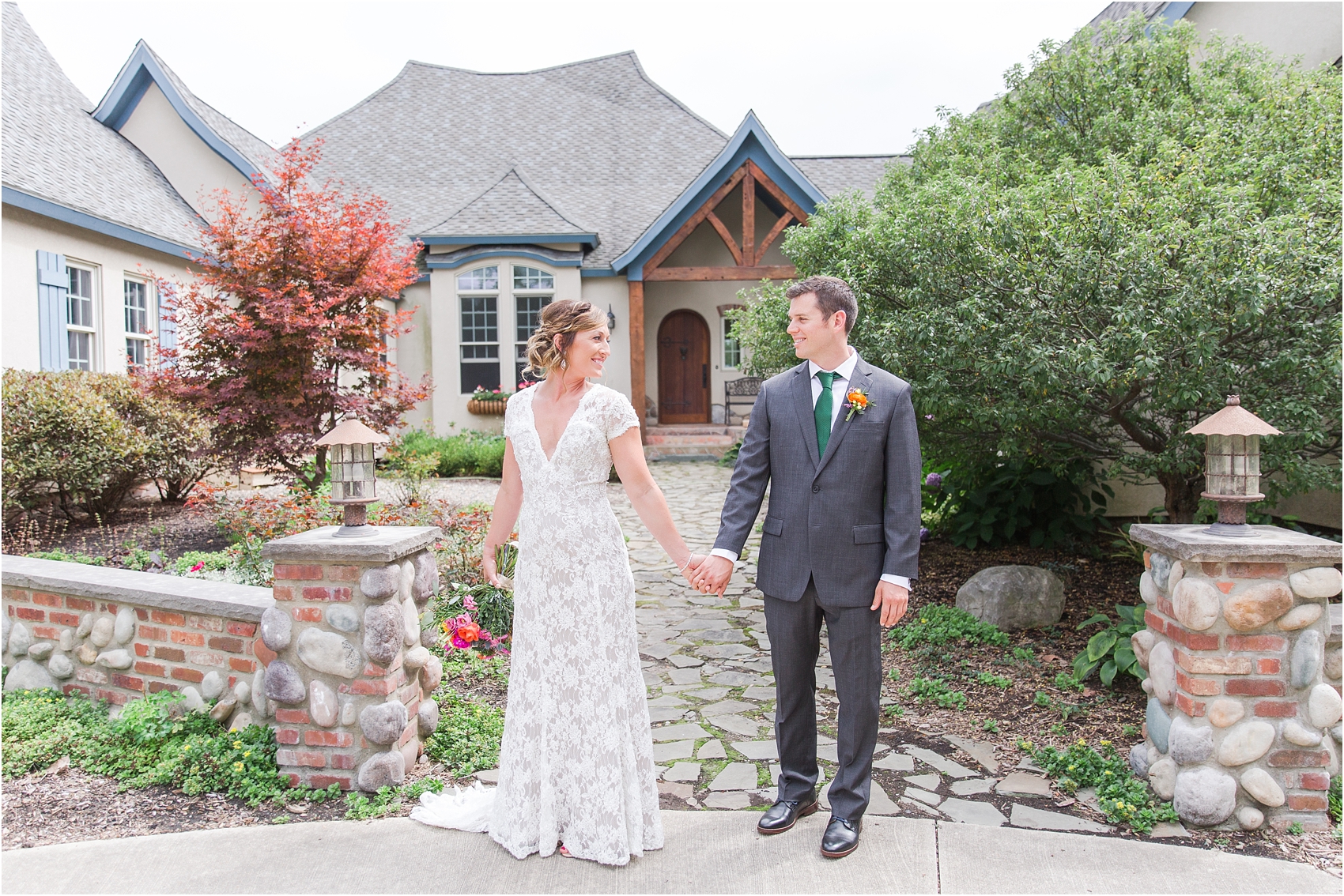 romantic-intimate-backyard-wedding-photos-at-private-estate-in-ann-arbor-mi-by-courtney-carolyn-photography_0060.jpg