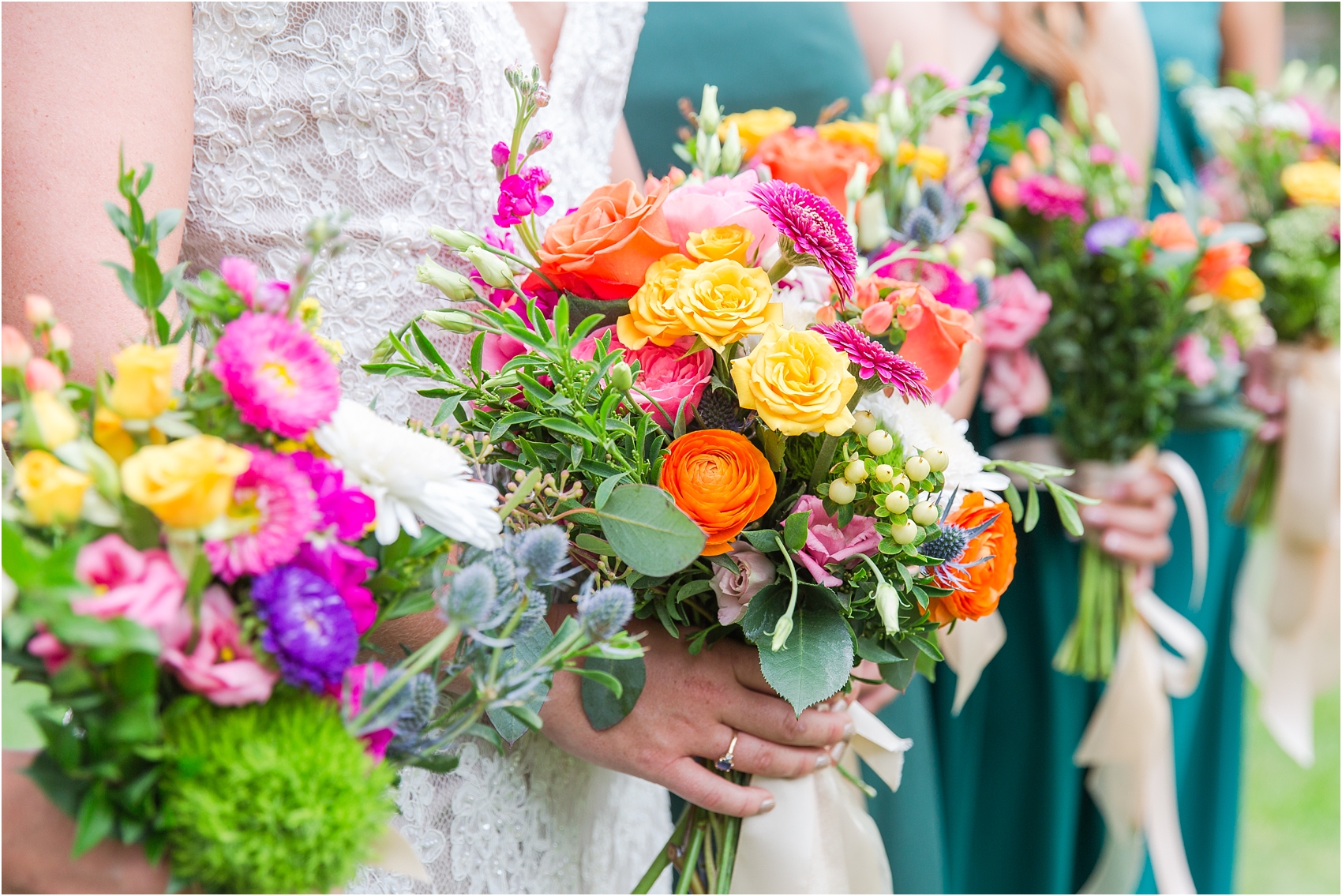 romantic-intimate-backyard-wedding-photos-at-private-estate-in-ann-arbor-mi-by-courtney-carolyn-photography_0065.jpg