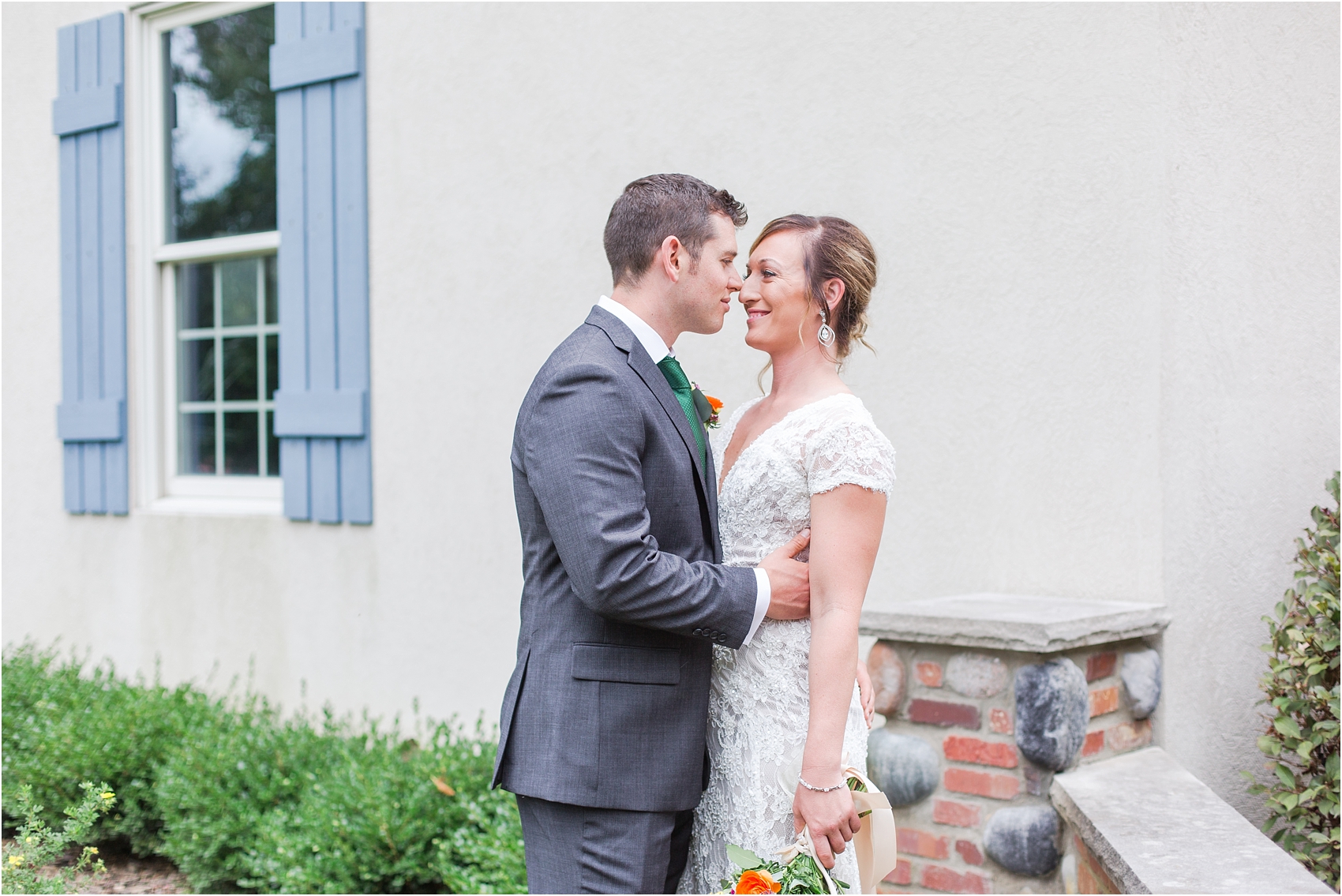 romantic-intimate-backyard-wedding-photos-at-private-estate-in-ann-arbor-mi-by-courtney-carolyn-photography_0069.jpg