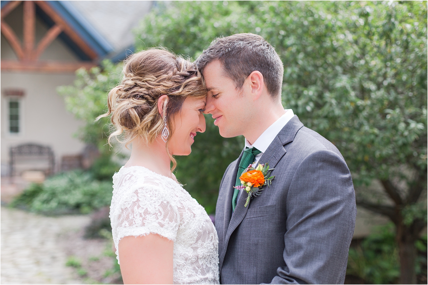 romantic-intimate-backyard-wedding-photos-at-private-estate-in-ann-arbor-mi-by-courtney-carolyn-photography_0077.jpg