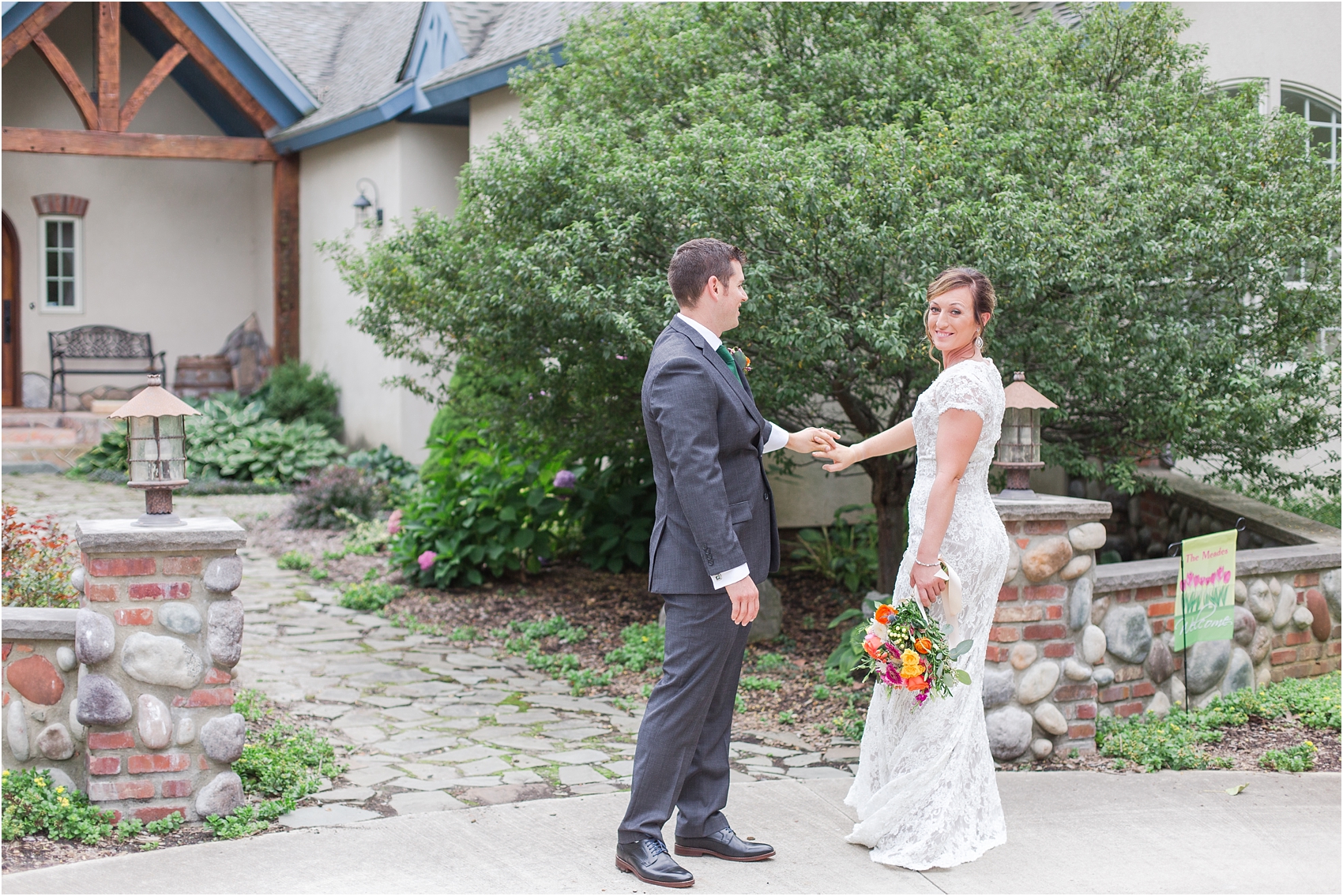romantic-intimate-backyard-wedding-photos-at-private-estate-in-ann-arbor-mi-by-courtney-carolyn-photography_0081.jpg