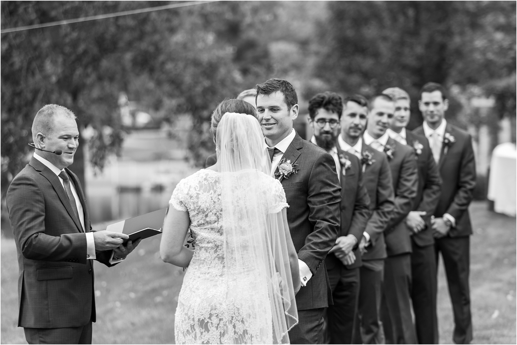 romantic-intimate-backyard-wedding-photos-at-private-estate-in-ann-arbor-mi-by-courtney-carolyn-photography_0092.jpg