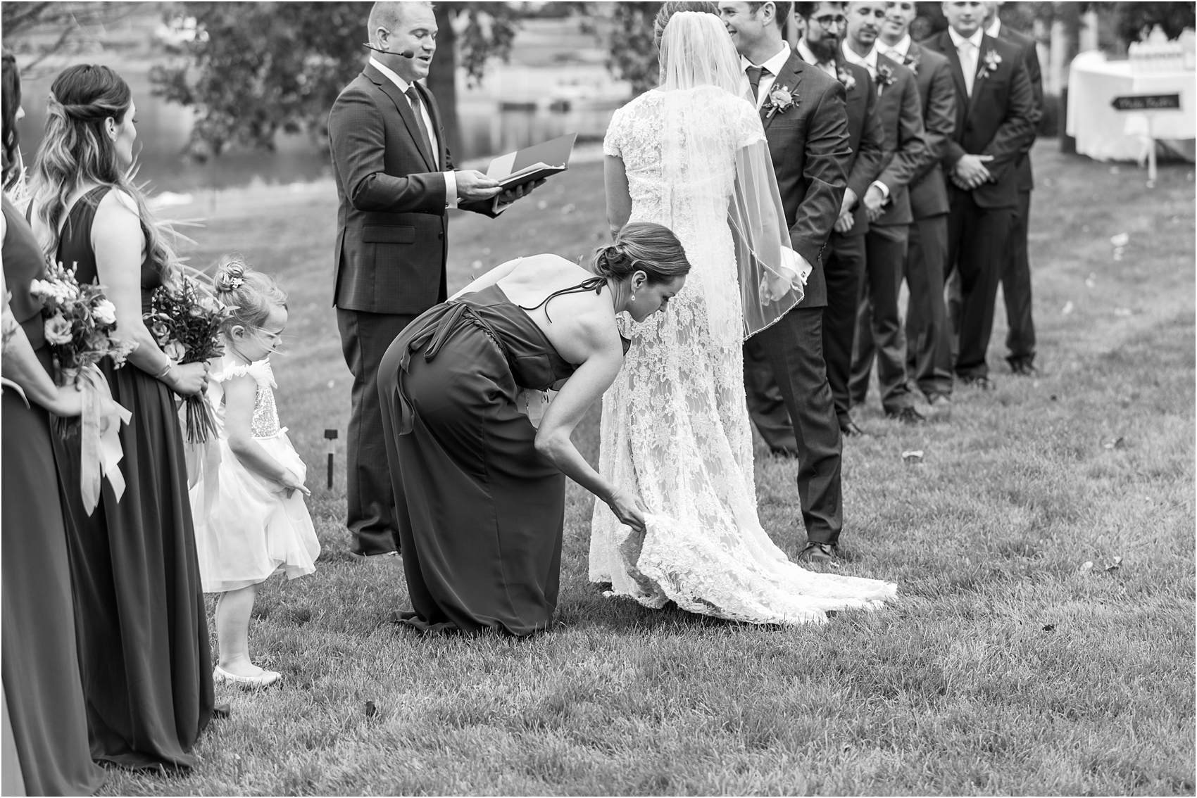 romantic-intimate-backyard-wedding-photos-at-private-estate-in-ann-arbor-mi-by-courtney-carolyn-photography_0093.jpg