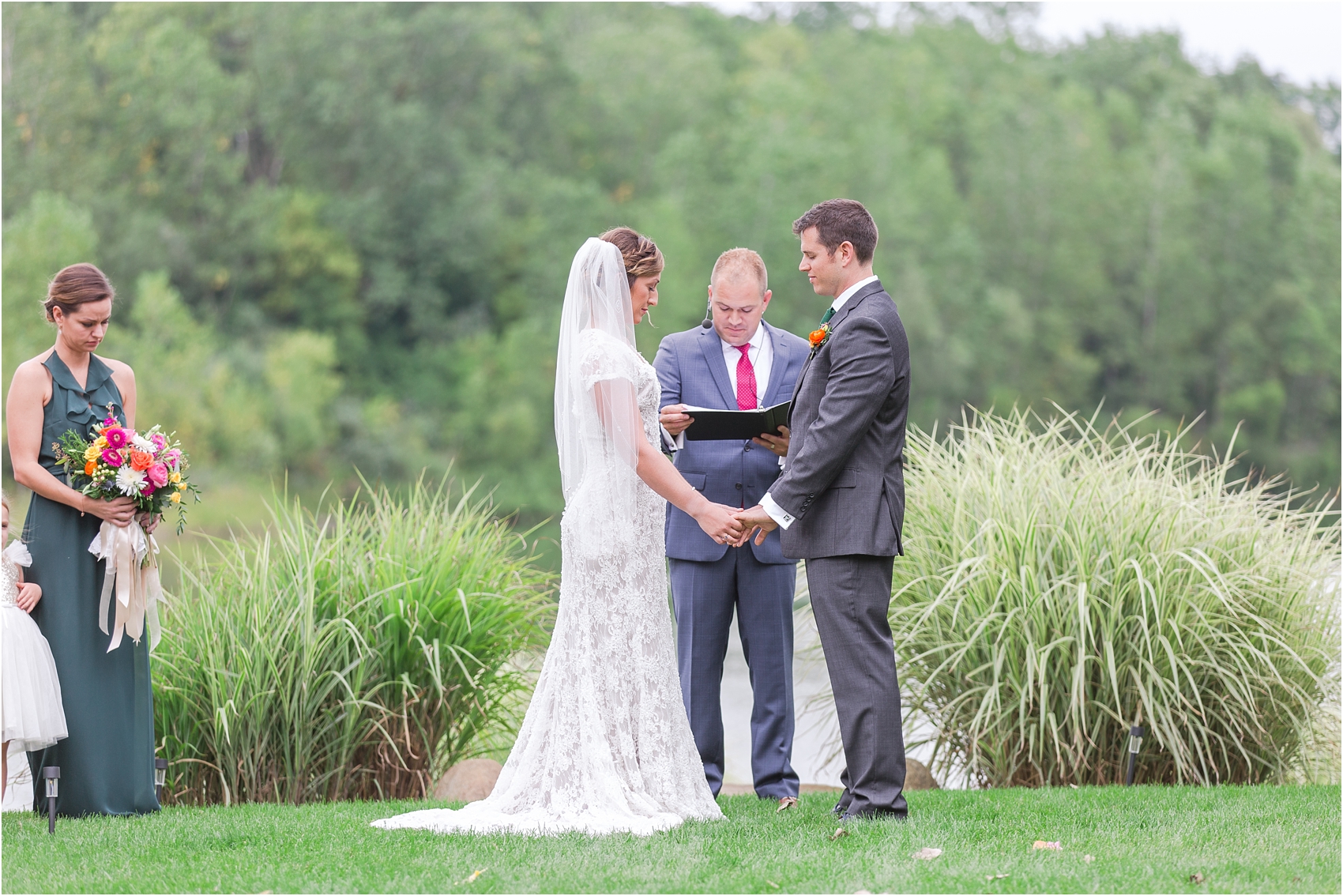 romantic-intimate-backyard-wedding-photos-at-private-estate-in-ann-arbor-mi-by-courtney-carolyn-photography_0097.jpg