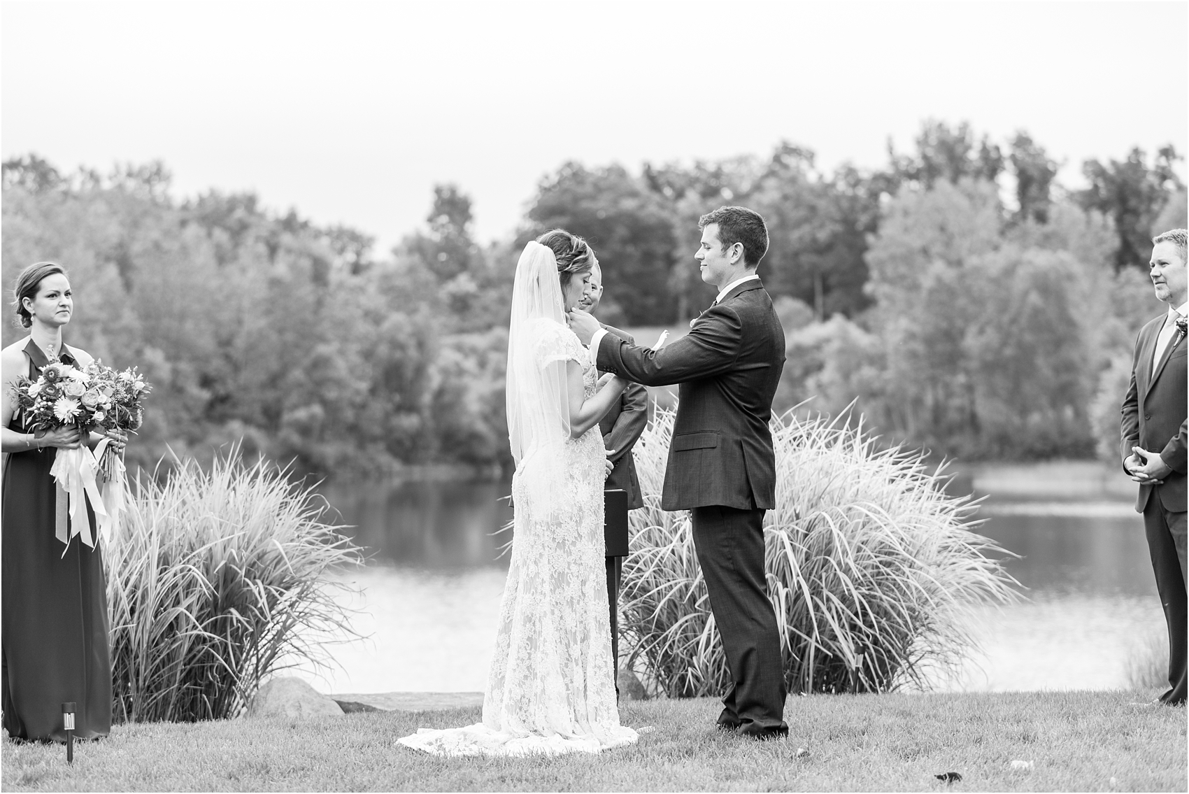 romantic-intimate-backyard-wedding-photos-at-private-estate-in-ann-arbor-mi-by-courtney-carolyn-photography_0101.jpg
