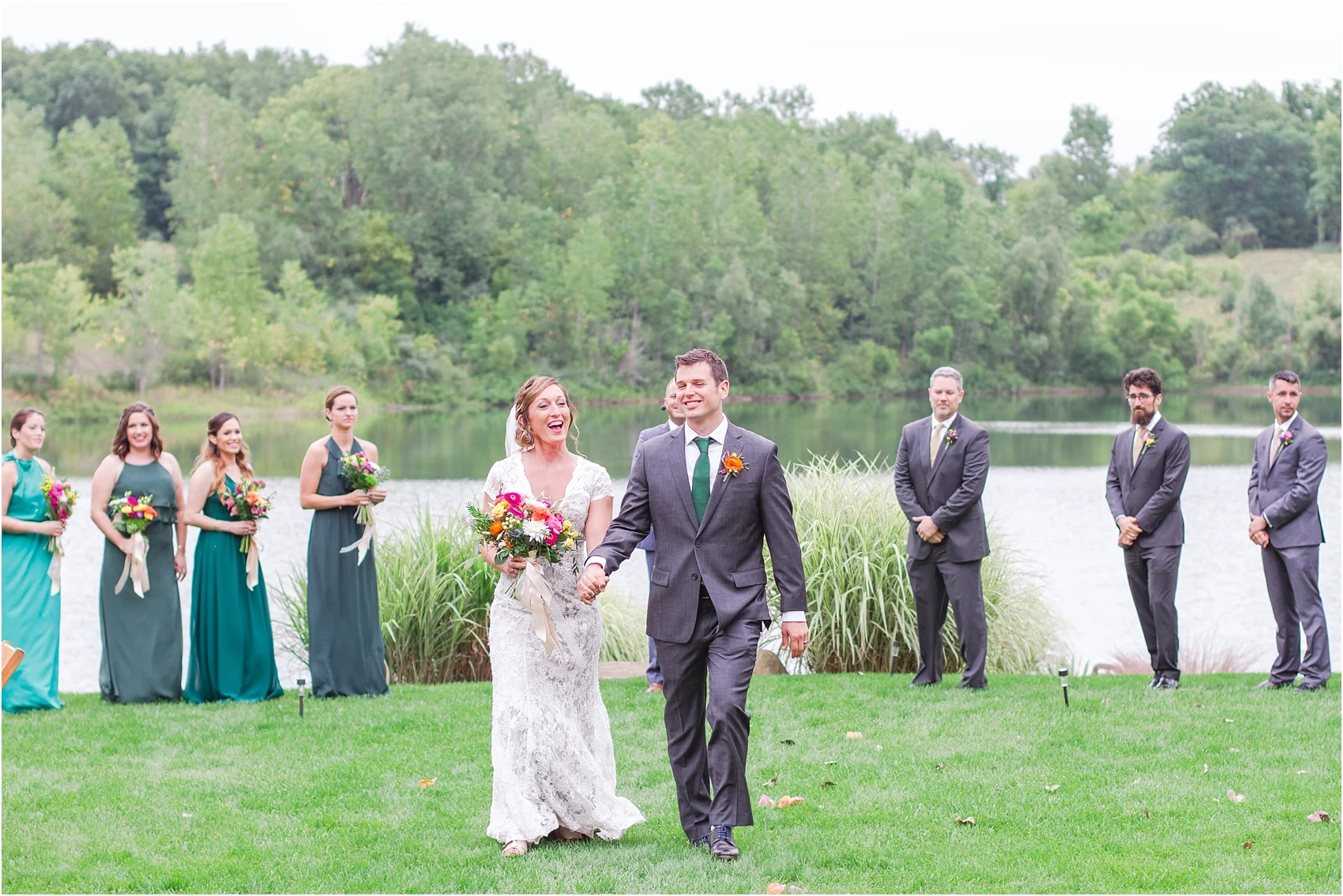romantic-intimate-backyard-wedding-photos-at-private-estate-in-ann-arbor-mi-by-courtney-carolyn-photography_0111.jpg