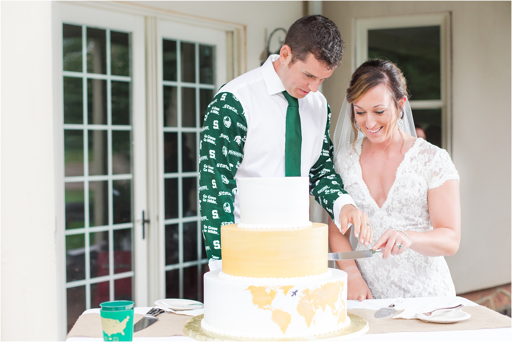 romantic-intimate-backyard-wedding-photos-at-private-estate-in-ann-arbor-mi-by-courtney-carolyn-photography_0138.jpg