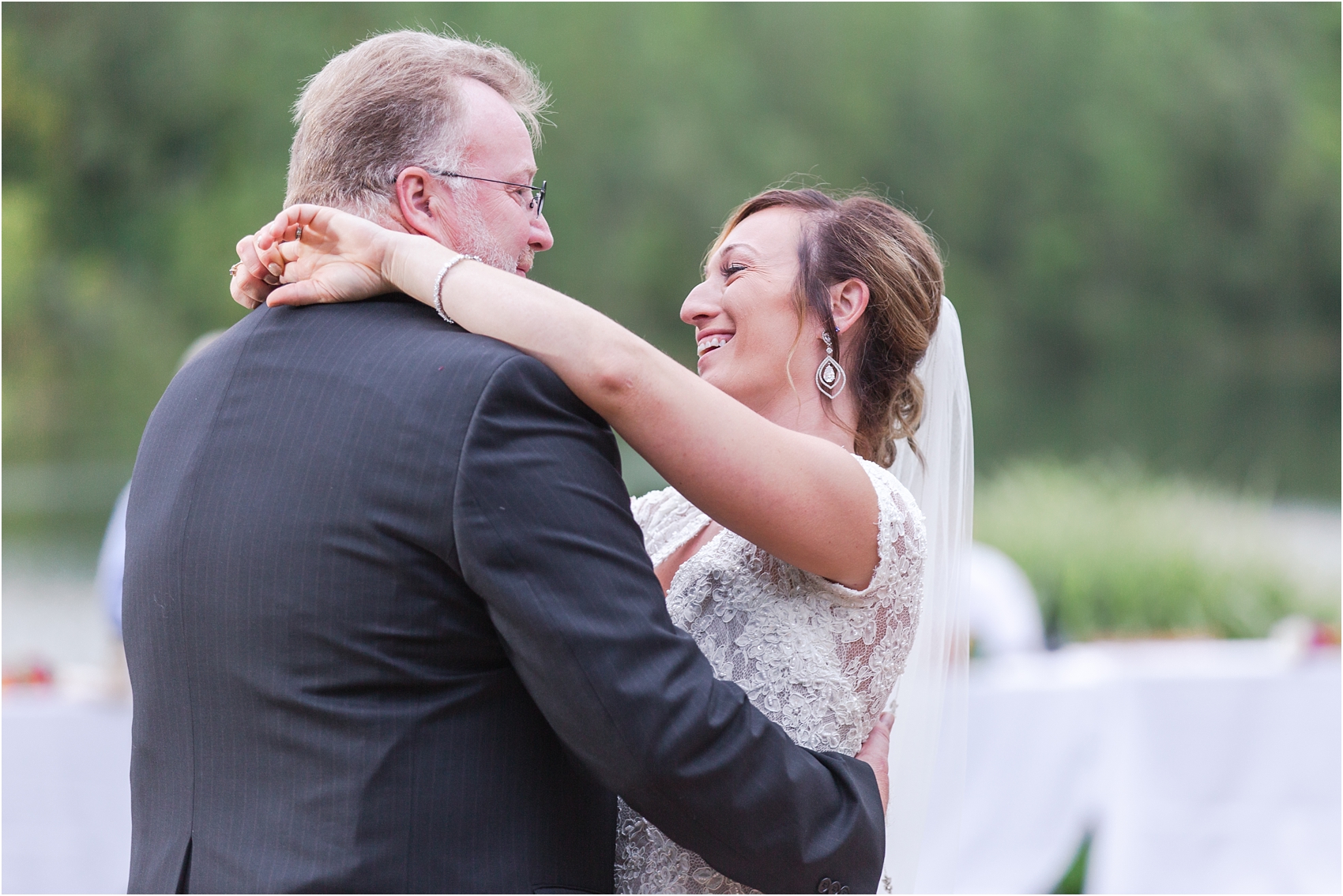 romantic-intimate-backyard-wedding-photos-at-private-estate-in-ann-arbor-mi-by-courtney-carolyn-photography_0146.jpg