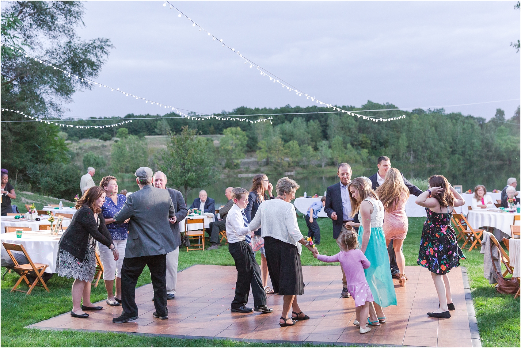 romantic-intimate-backyard-wedding-photos-at-private-estate-in-ann-arbor-mi-by-courtney-carolyn-photography_0150.jpg