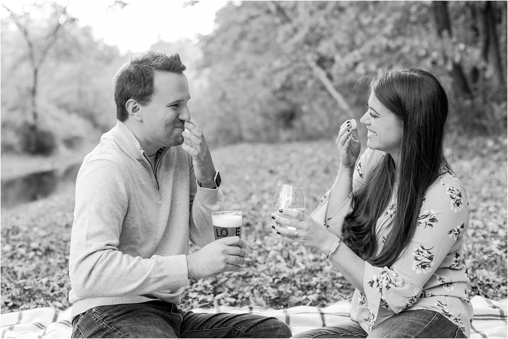 relaxed-autumn-engagement-photos-at-hudson-mills-metropark-in-dexter-mi-by-courtney-carolyn-photography_0001.jpg