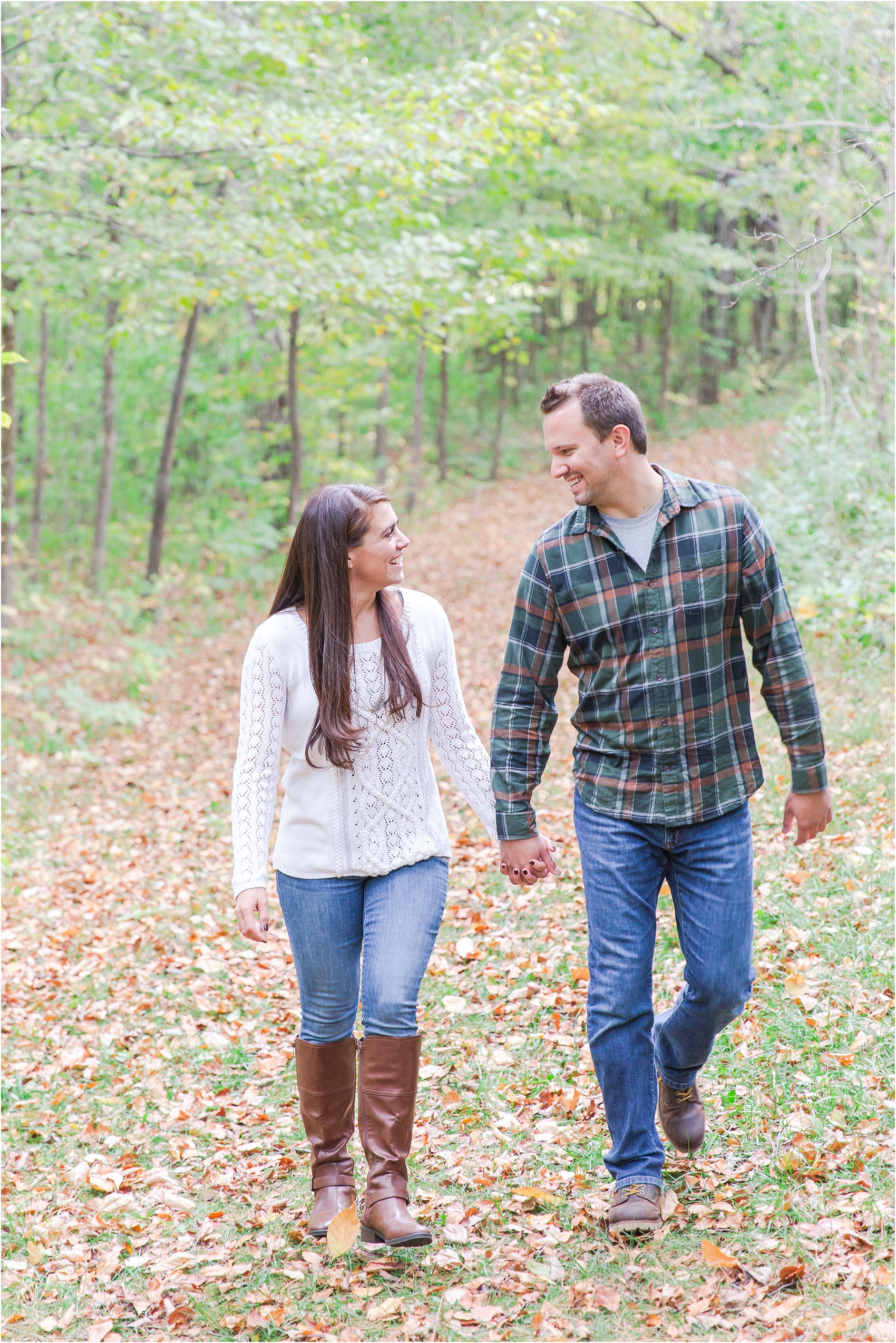 relaxed-autumn-engagement-photos-at-hudson-mills-metropark-in-dexter-mi-by-courtney-carolyn-photography_0008.jpg