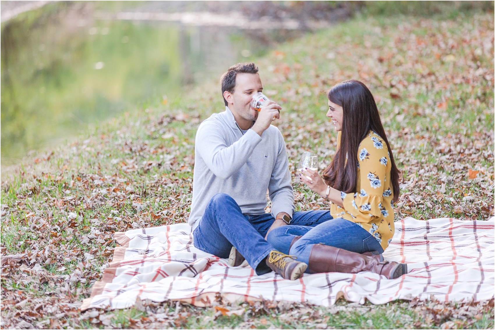 relaxed-autumn-engagement-photos-at-hudson-mills-metropark-in-dexter-mi-by-courtney-carolyn-photography_0016.jpg