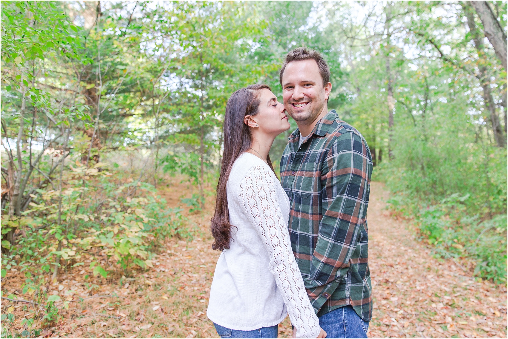 relaxed-autumn-engagement-photos-at-hudson-mills-metropark-in-dexter-mi-by-courtney-carolyn-photography_0025.jpg