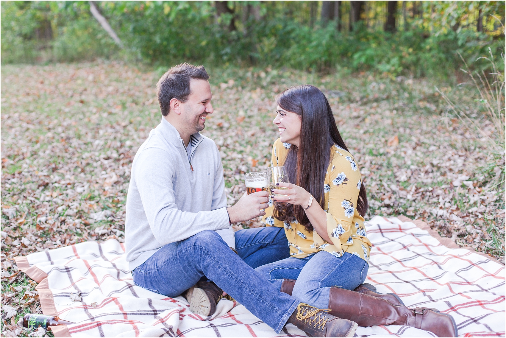 relaxed-autumn-engagement-photos-at-hudson-mills-metropark-in-dexter-mi-by-courtney-carolyn-photography_0028.jpg