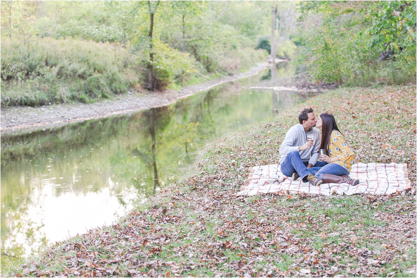 relaxed-autumn-engagement-photos-at-hudson-mills-metropark-in-dexter-mi-by-courtney-carolyn-photography_0030.jpg