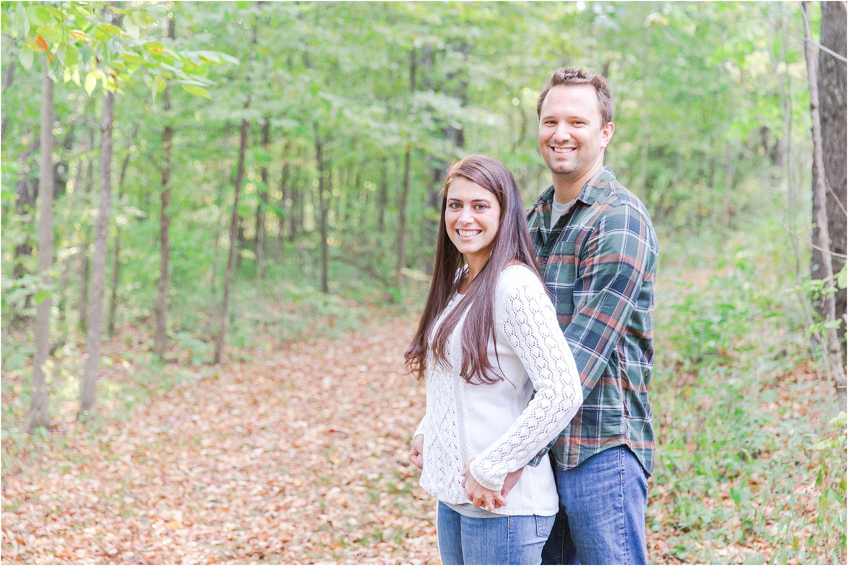 relaxed-autumn-engagement-photos-at-hudson-mills-metropark-in-dexter-mi-by-courtney-carolyn-photography_0037.jpg