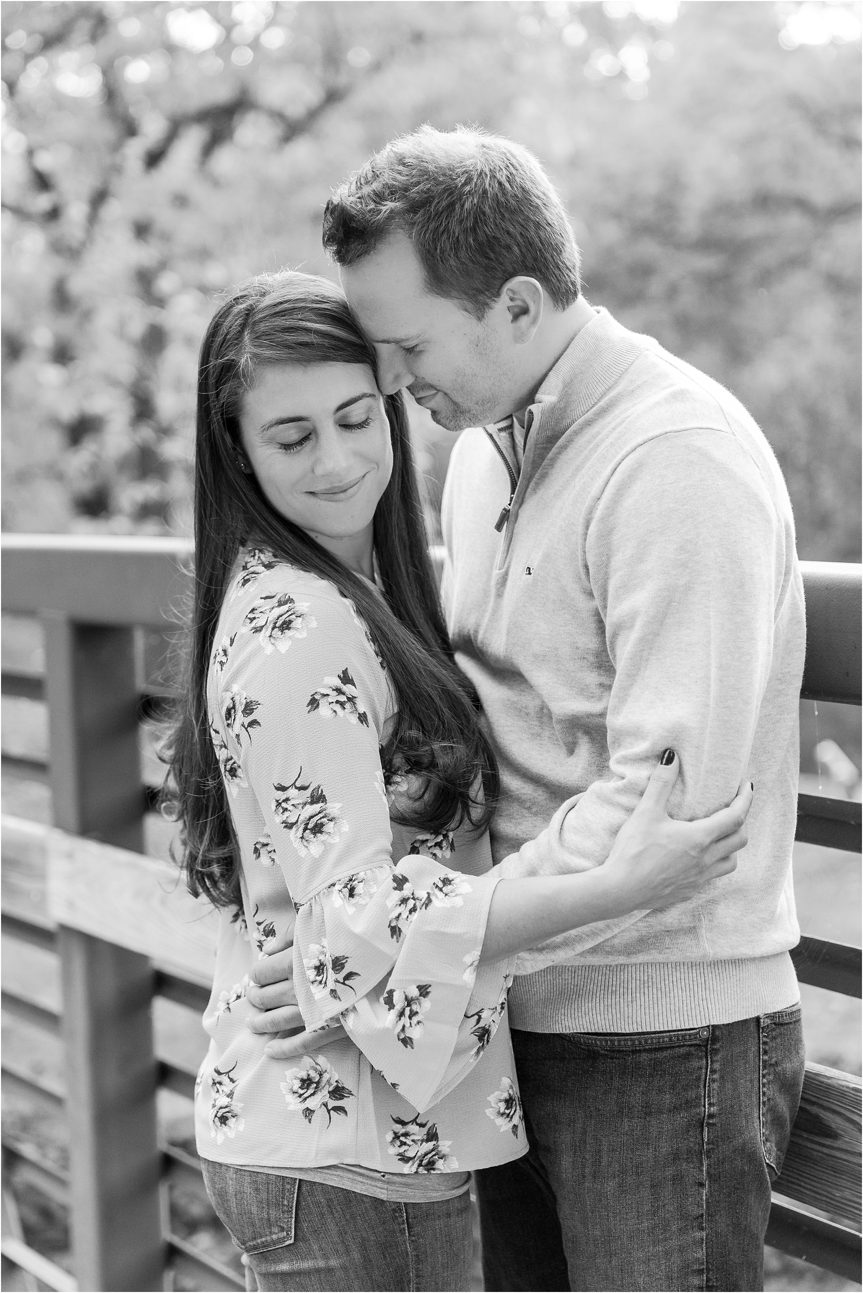 relaxed-autumn-engagement-photos-at-hudson-mills-metropark-in-dexter-mi-by-courtney-carolyn-photography_0036.jpg