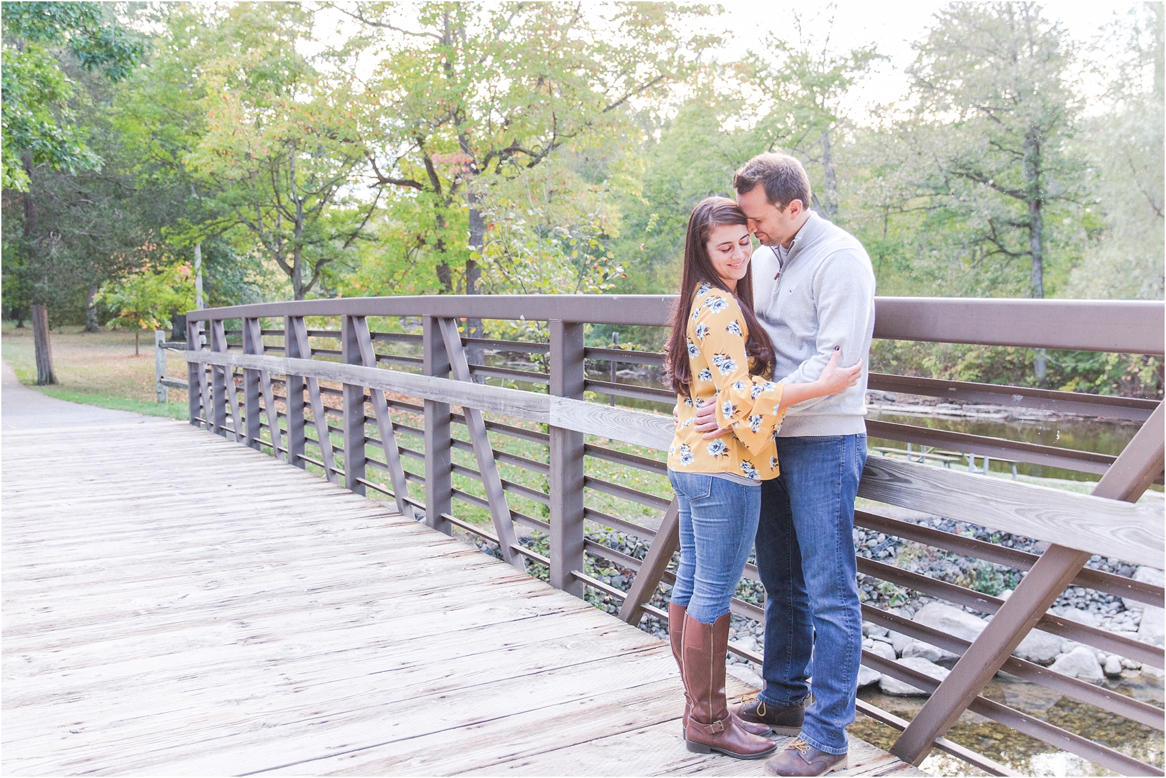 relaxed-autumn-engagement-photos-at-hudson-mills-metropark-in-dexter-mi-by-courtney-carolyn-photography_0038.jpg