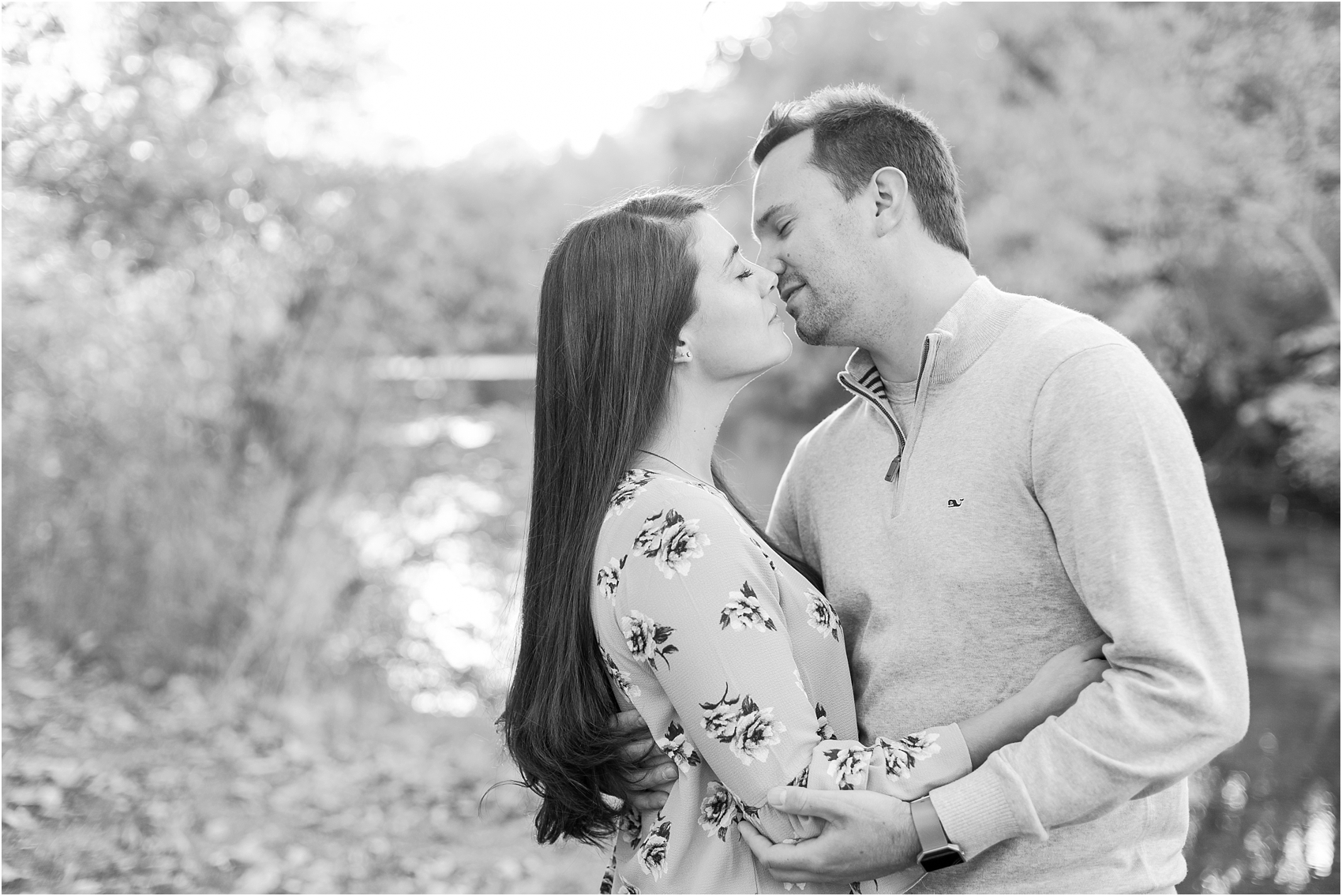 relaxed-autumn-engagement-photos-at-hudson-mills-metropark-in-dexter-mi-by-courtney-carolyn-photography_0042.jpg