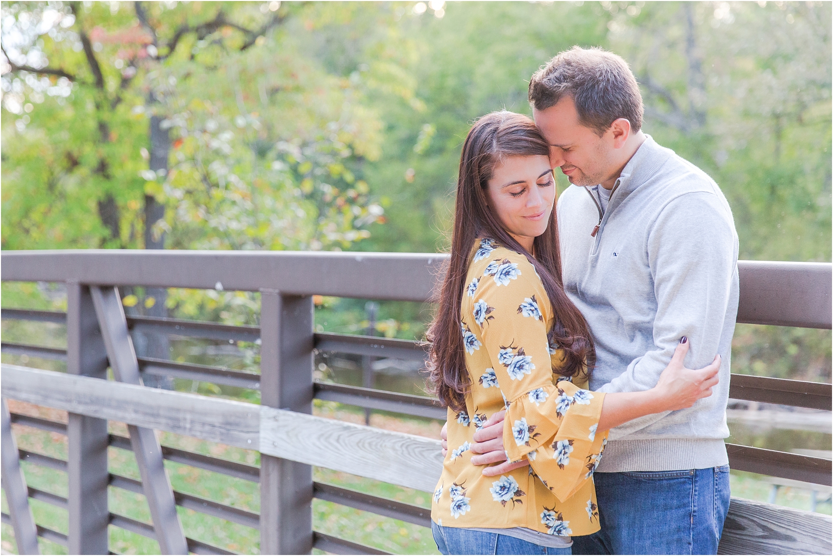 relaxed-autumn-engagement-photos-at-hudson-mills-metropark-in-dexter-mi-by-courtney-carolyn-photography_0044.jpg