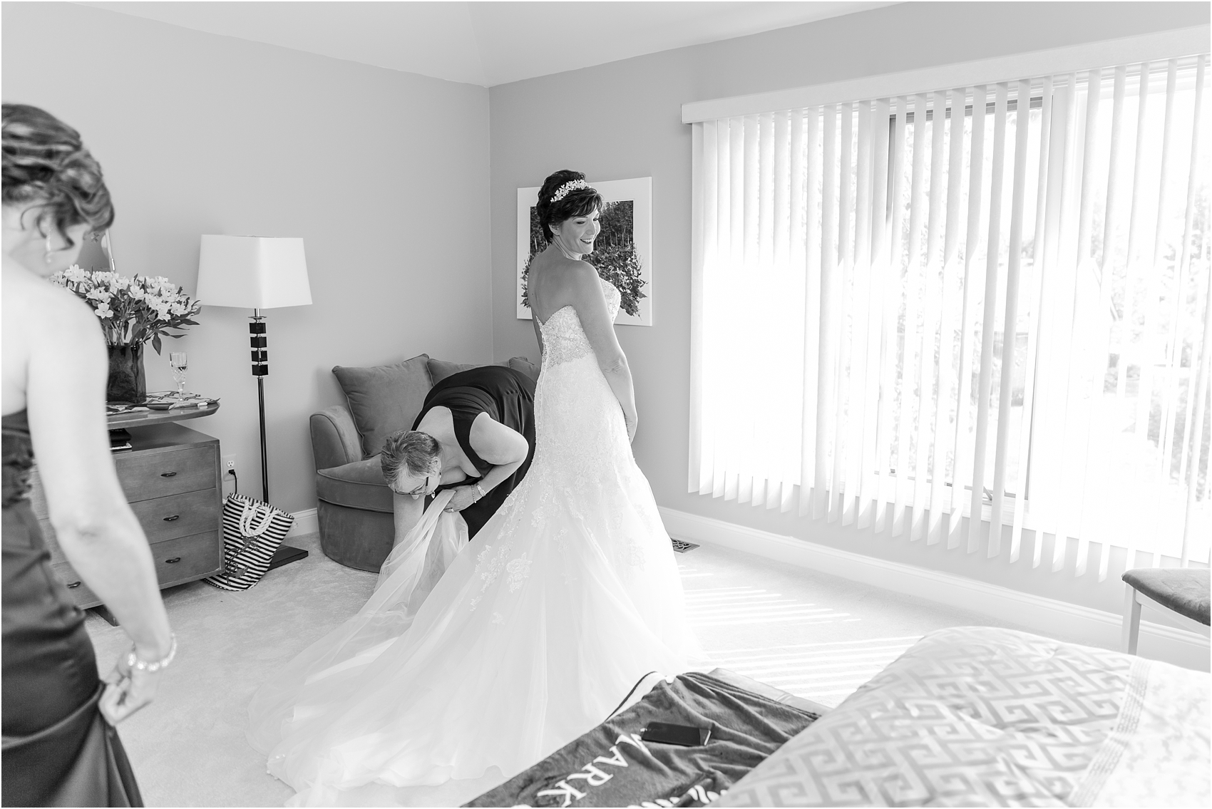 classic-natuical-inspired-wedding-photos-on-infinity-ovation-yacht-in-st-clair-shores-mi-by-courtney-carolyn-photography_0006.jpg