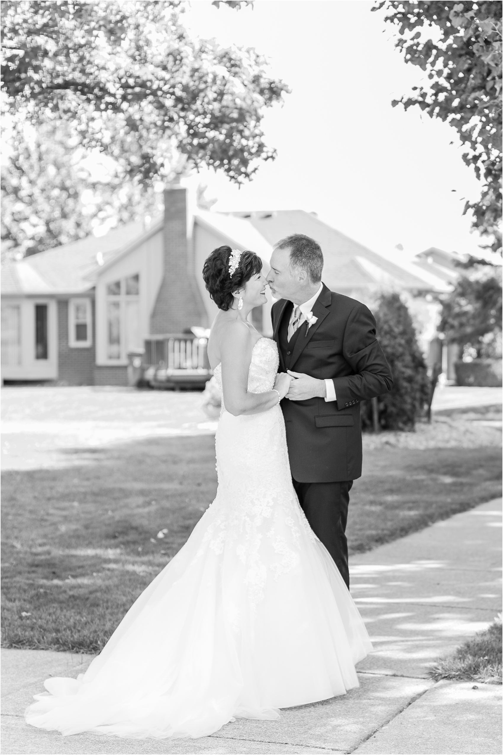 classic-natuical-inspired-wedding-photos-on-infinity-ovation-yacht-in-st-clair-shores-mi-by-courtney-carolyn-photography_0033.jpg