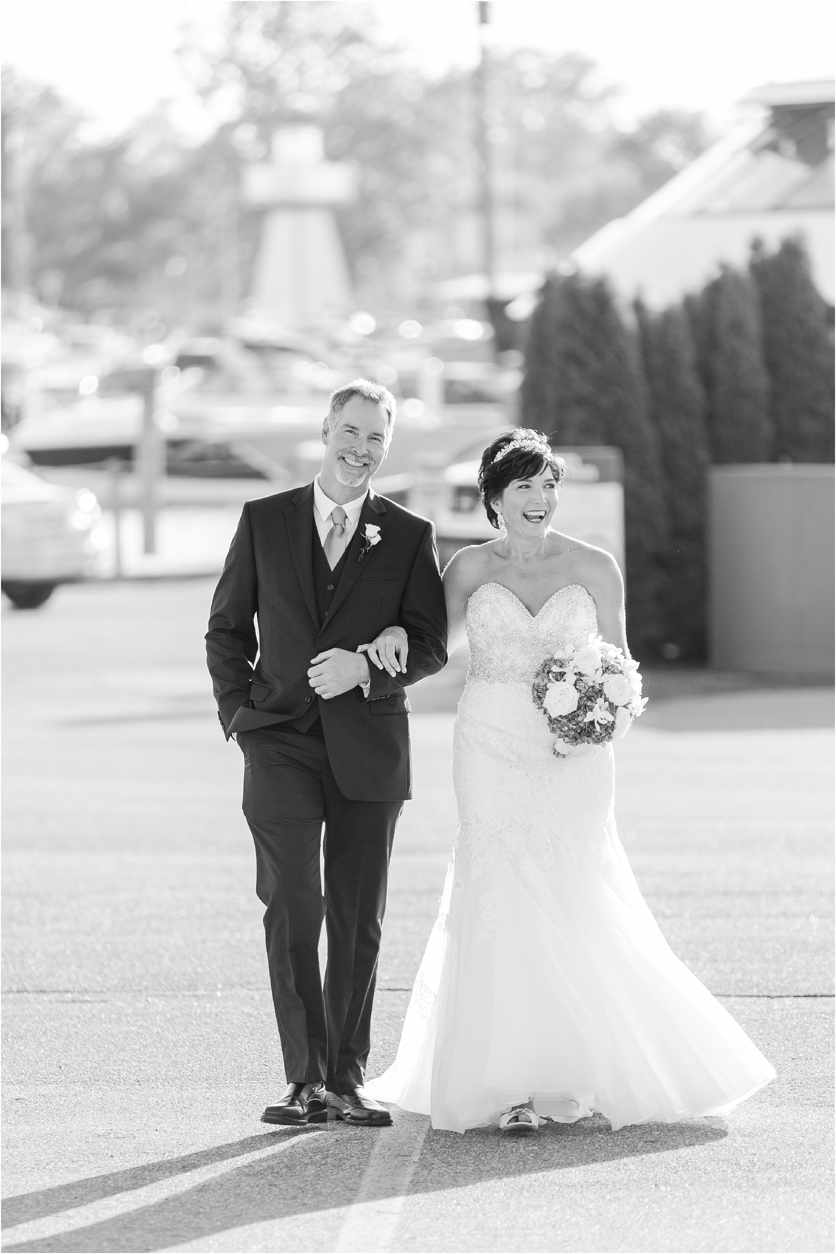classic-natuical-inspired-wedding-photos-on-infinity-ovation-yacht-in-st-clair-shores-mi-by-courtney-carolyn-photography_0042.jpg