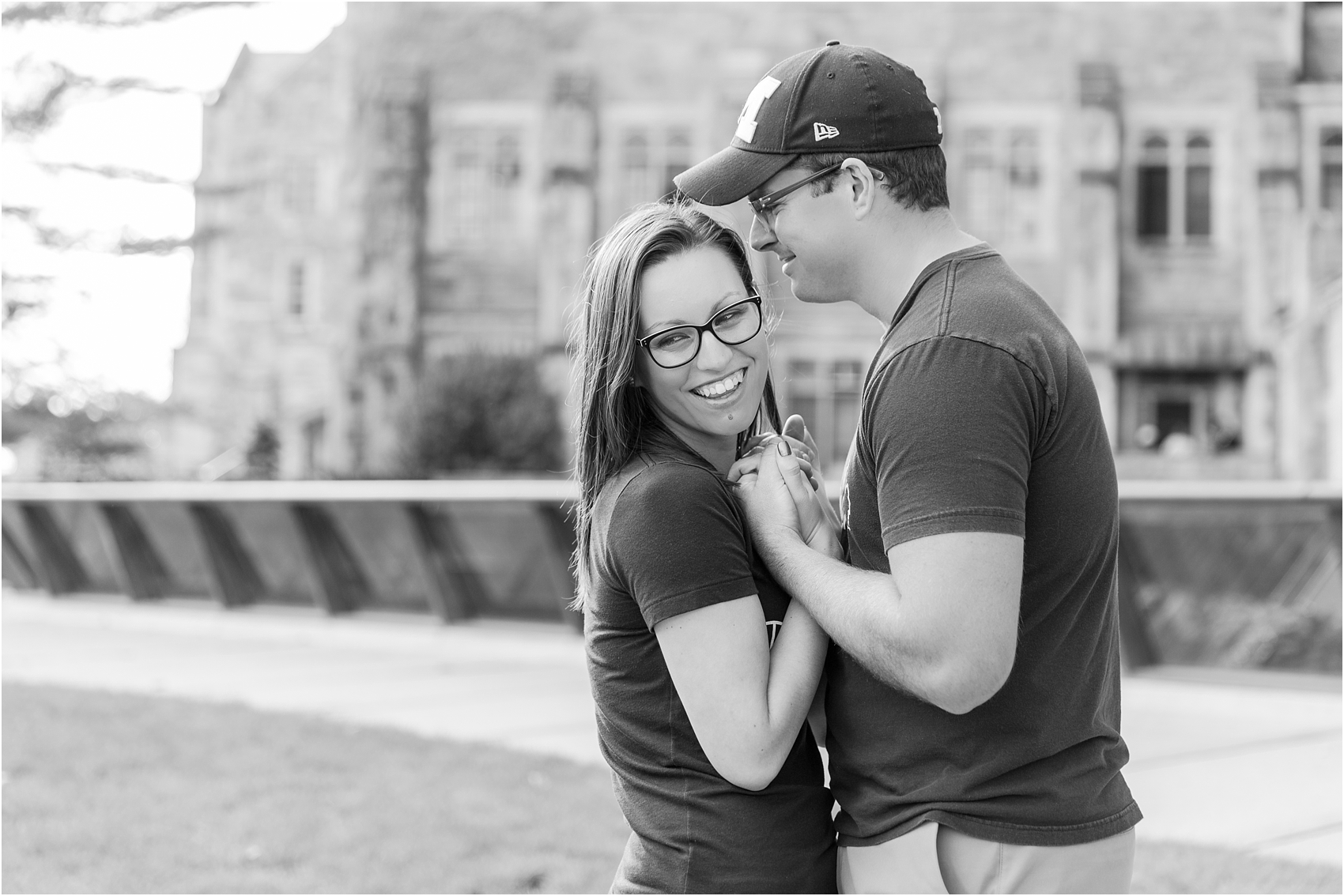 classic-fall-engagement-photos-at-the-university-of-michigan-in-ann-arbor-mi-by-courtney-carolyn-photography_0020.jpg