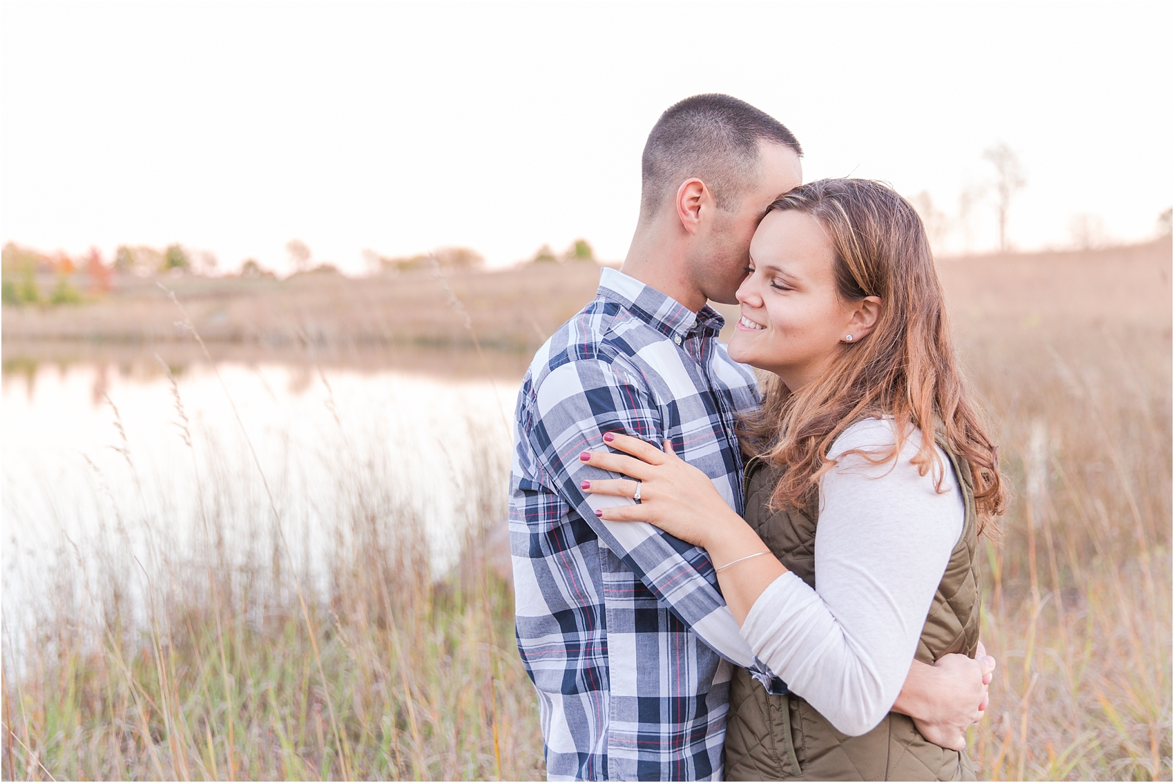 romantic-fall-engagement-photos-at-indian-springs-metropark-in-clarkston-mi-by-courtney-carolyn-photography_0001.jpg