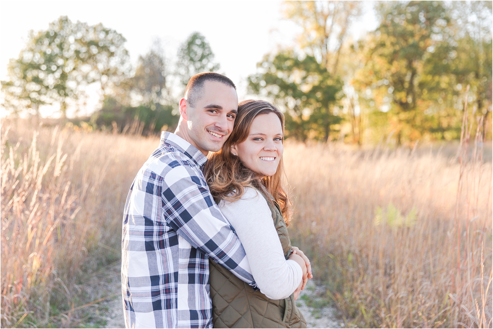 romantic-fall-engagement-photos-at-indian-springs-metropark-in-clarkston-mi-by-courtney-carolyn-photography_0003.jpg