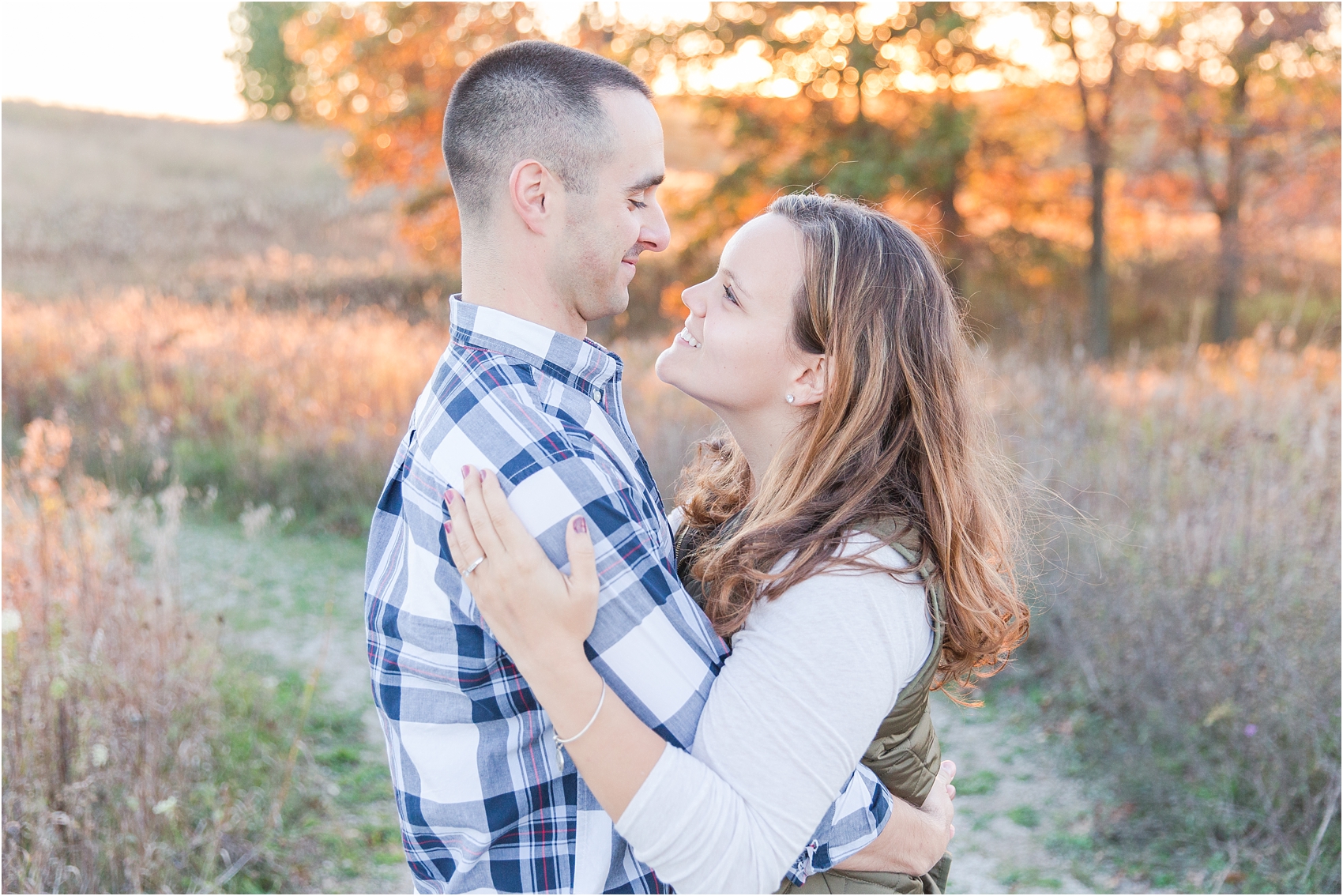 romantic-fall-engagement-photos-at-indian-springs-metropark-in-clarkston-mi-by-courtney-carolyn-photography_0011.jpg