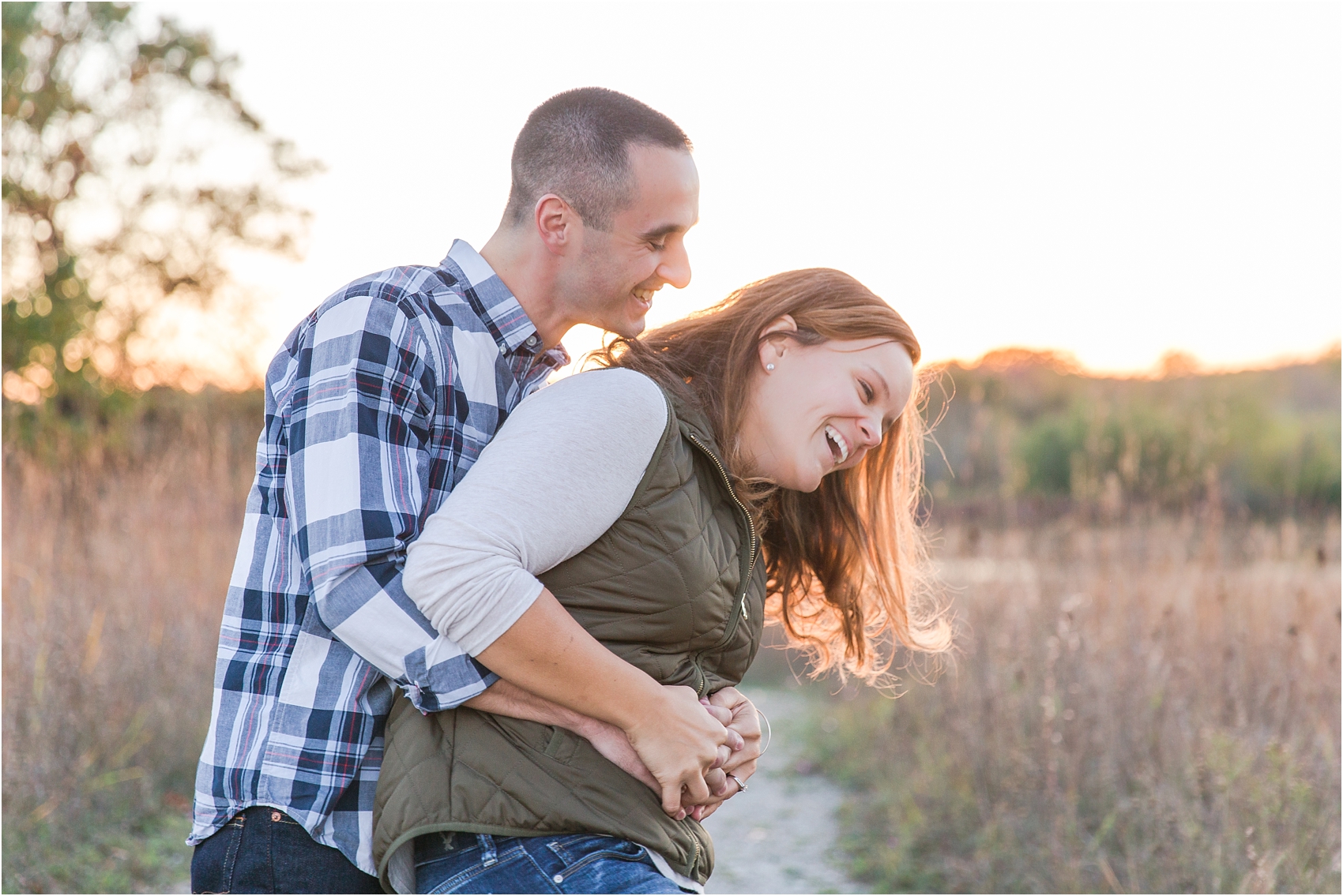 romantic-fall-engagement-photos-at-indian-springs-metropark-in-clarkston-mi-by-courtney-carolyn-photography_0014.jpg
