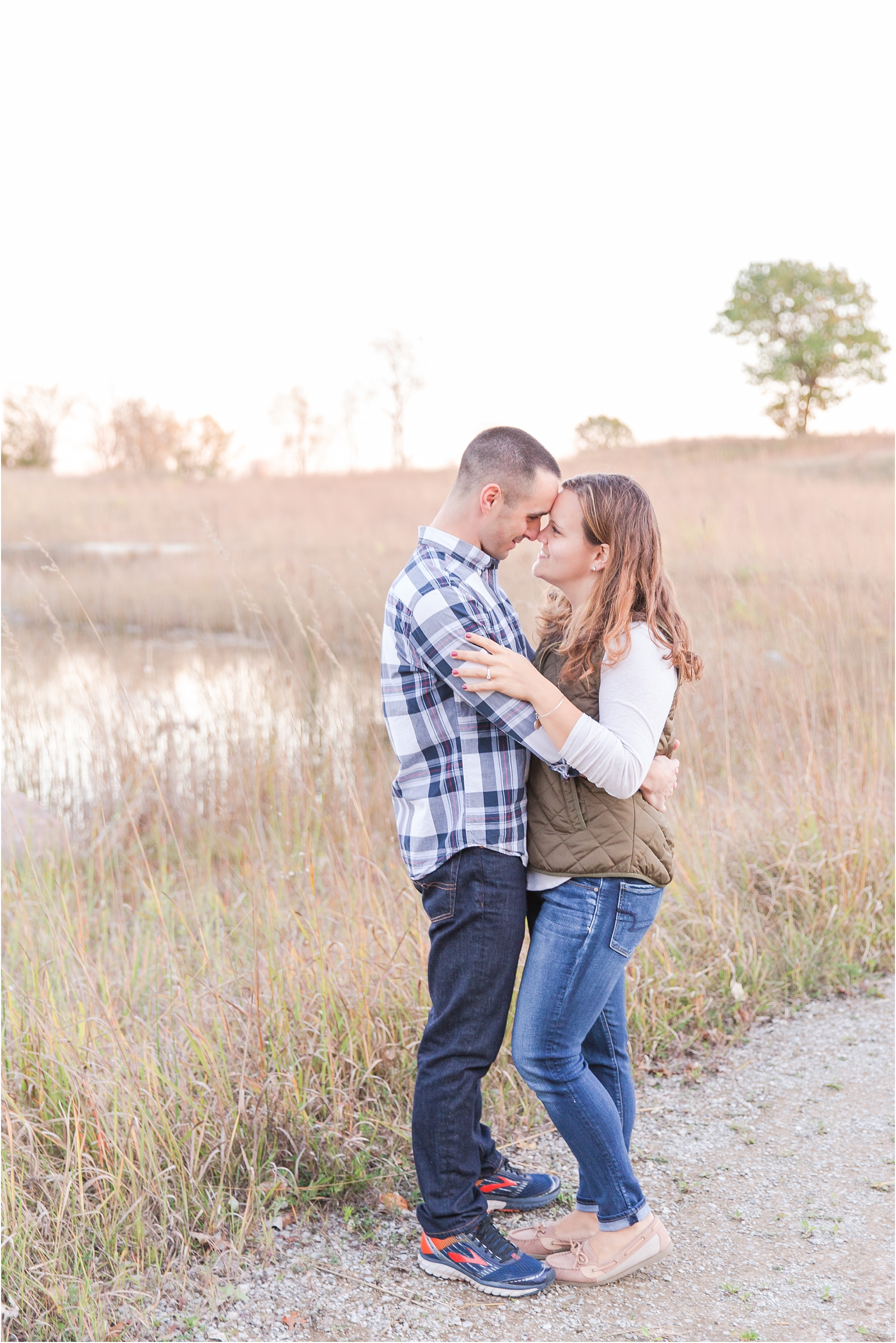 romantic-fall-engagement-photos-at-indian-springs-metropark-in-clarkston-mi-by-courtney-carolyn-photography_0017.jpg
