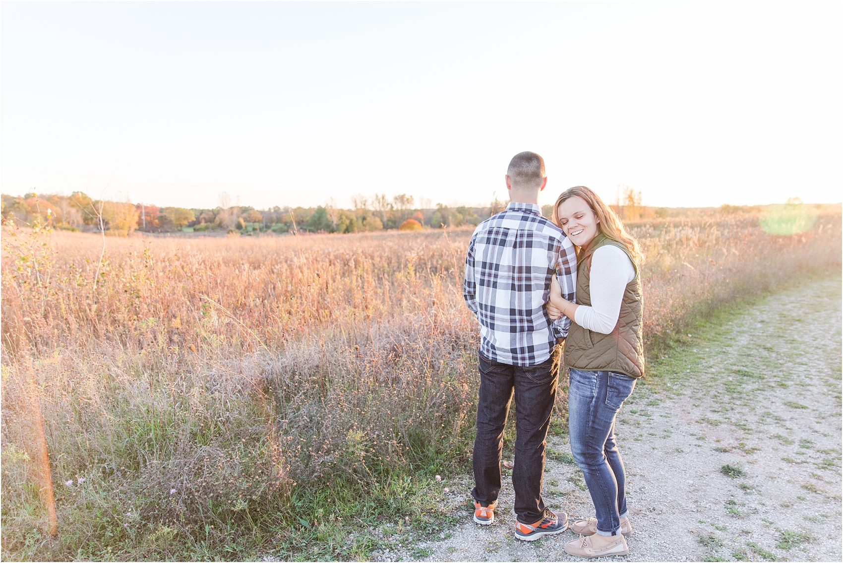 romantic-fall-engagement-photos-at-indian-springs-metropark-in-clarkston-mi-by-courtney-carolyn-photography_0023.jpg