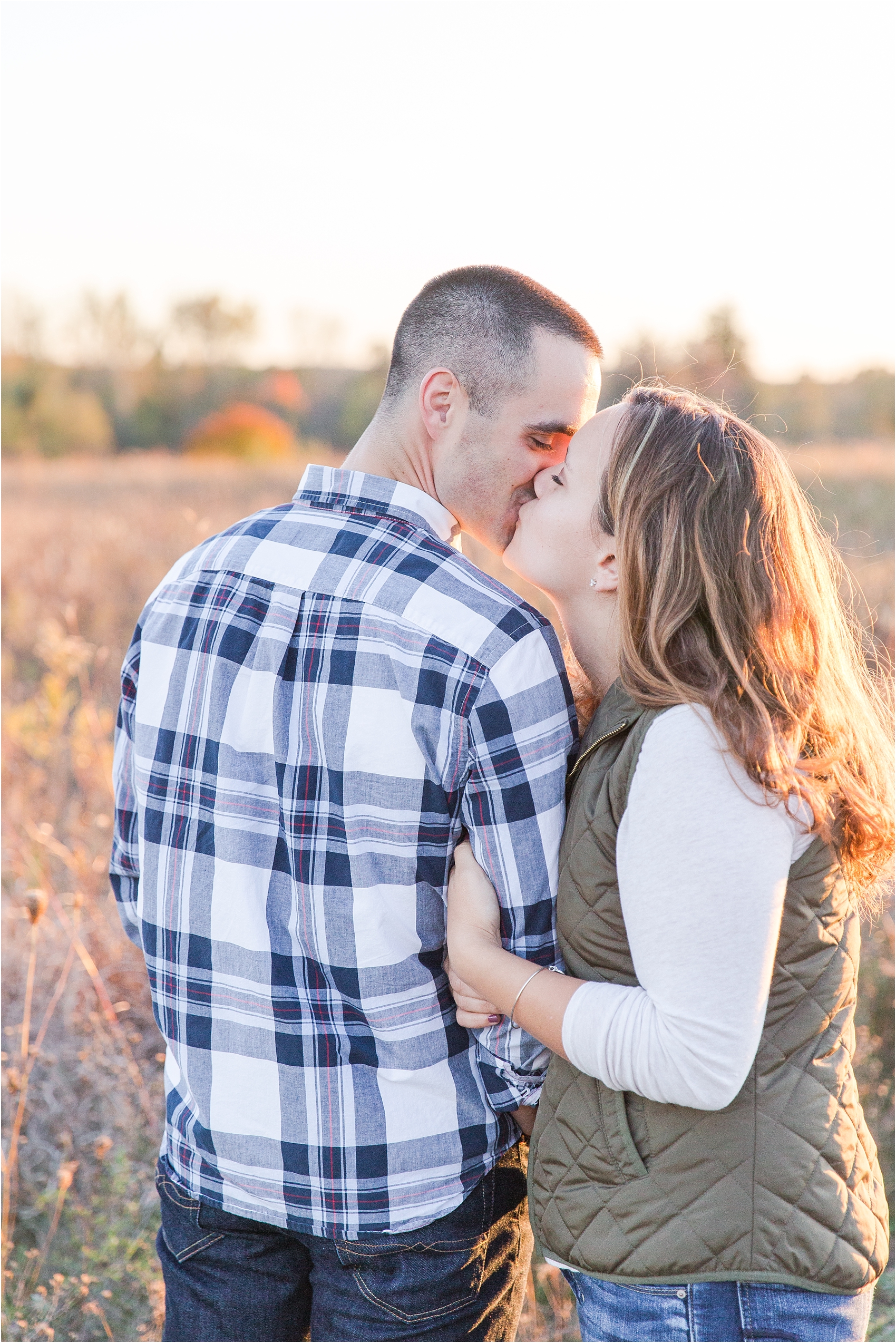 romantic-fall-engagement-photos-at-indian-springs-metropark-in-clarkston-mi-by-courtney-carolyn-photography_0030.jpg