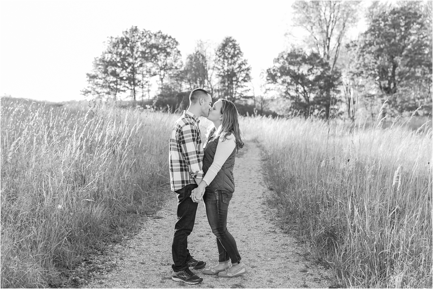 romantic-fall-engagement-photos-at-indian-springs-metropark-in-clarkston-mi-by-courtney-carolyn-photography_0032.jpg